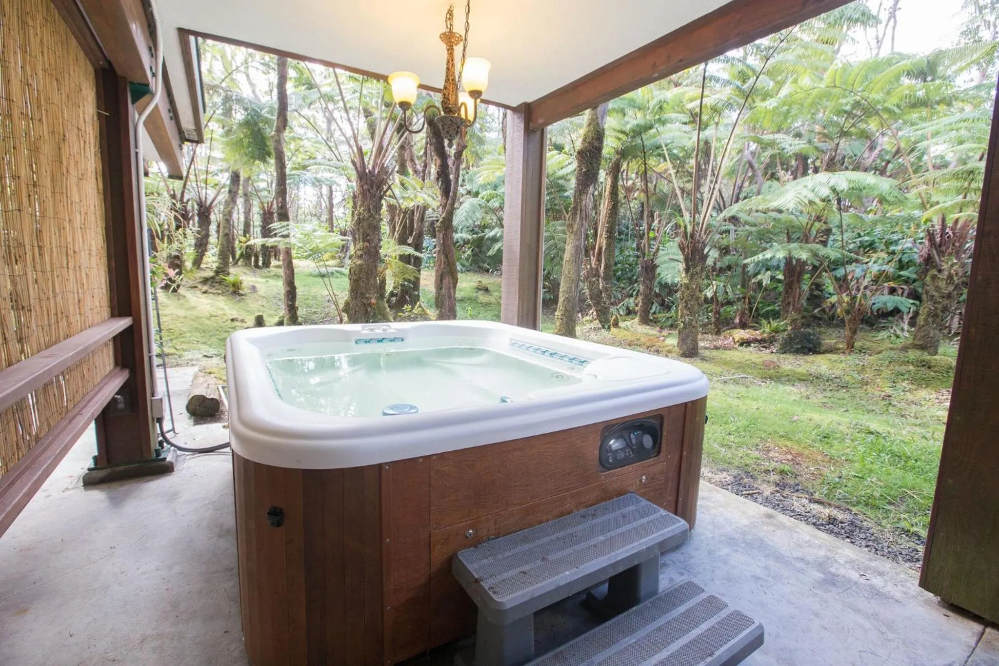 Hale Mauna Loa Upper Level with shared Hot Tub