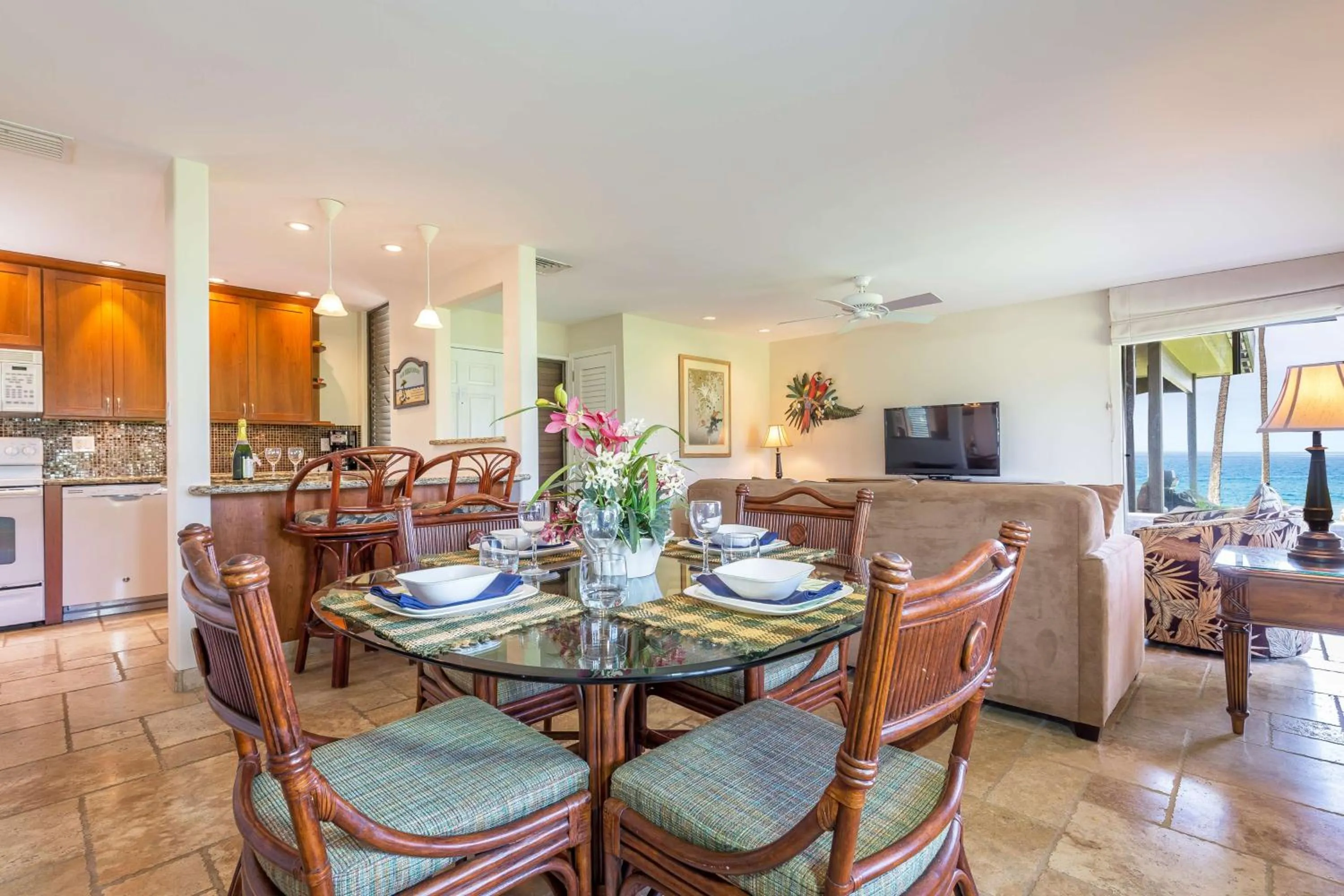 Photo of the whole room in Wailea Elua Village - CoralTree Residence Collection