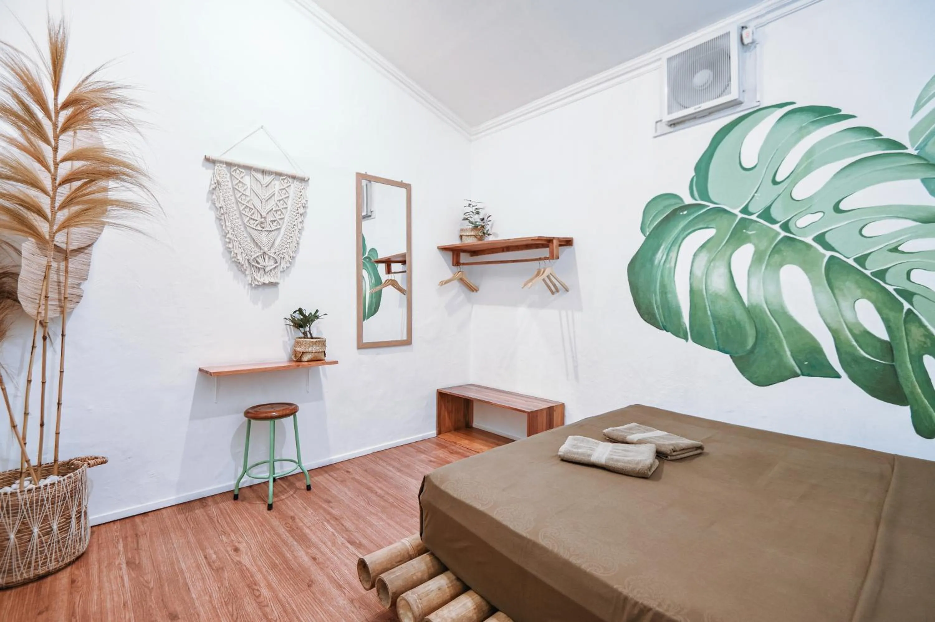 Photo of the whole room, Bed in Snooze