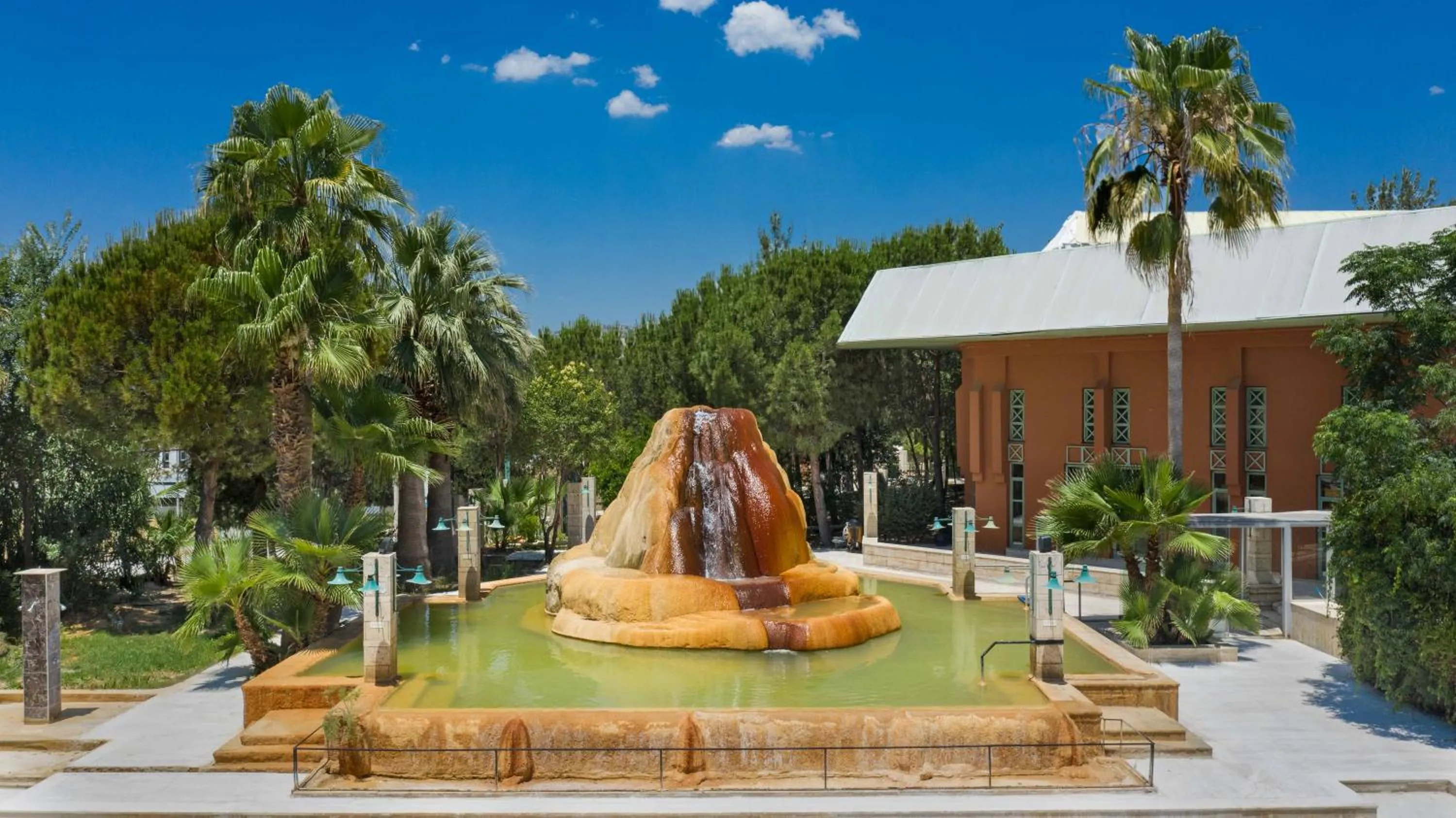 Swimming pool in Polat Thermal Hotel