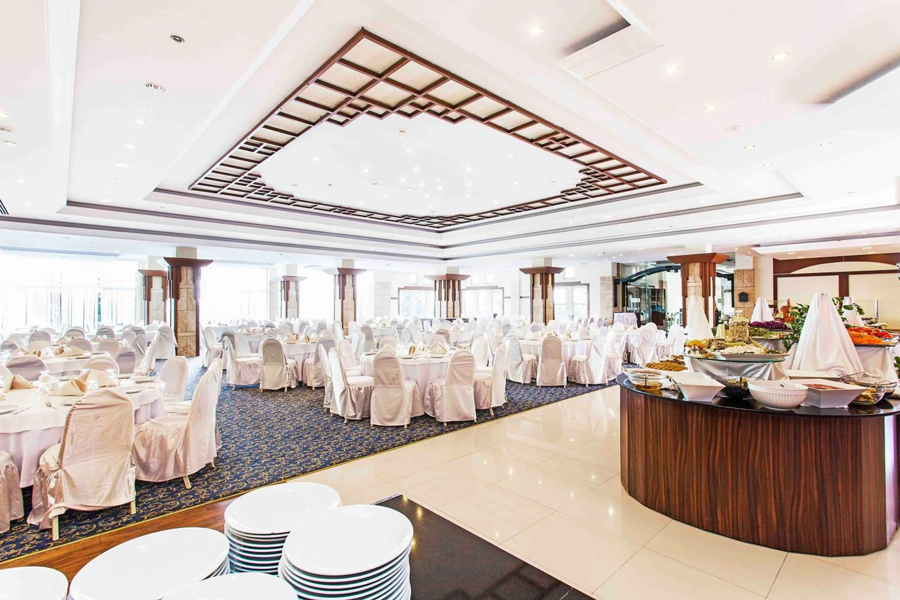 Restaurant/places to eat in Polat Thermal Hotel