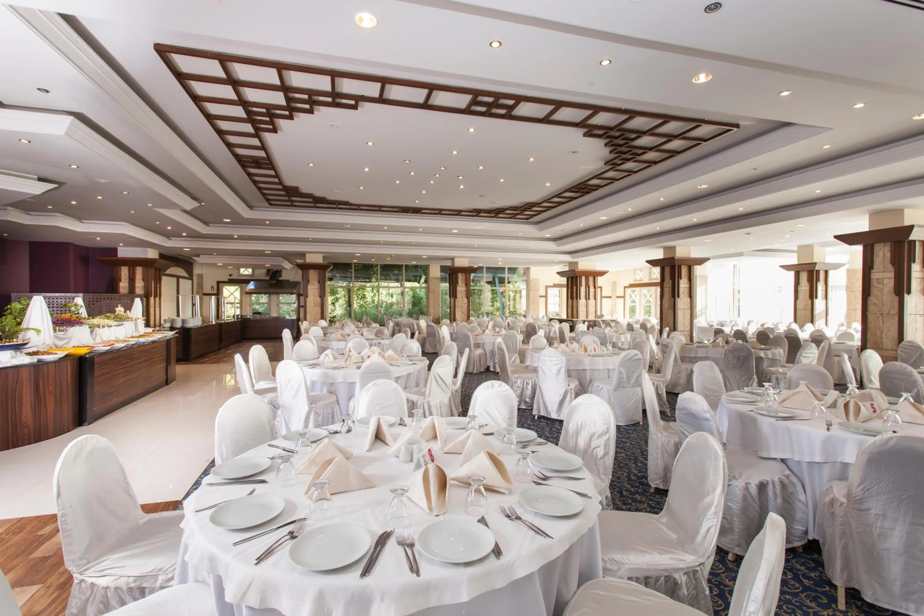 Restaurant/places to eat in Polat Thermal Hotel