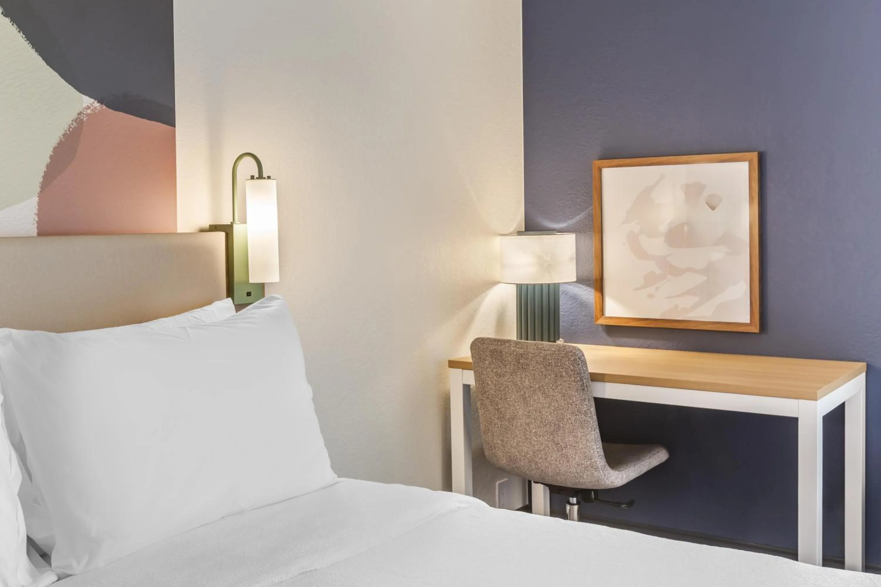 Bedroom, Bed in Spark by Hilton Atlanta Airport South College Park