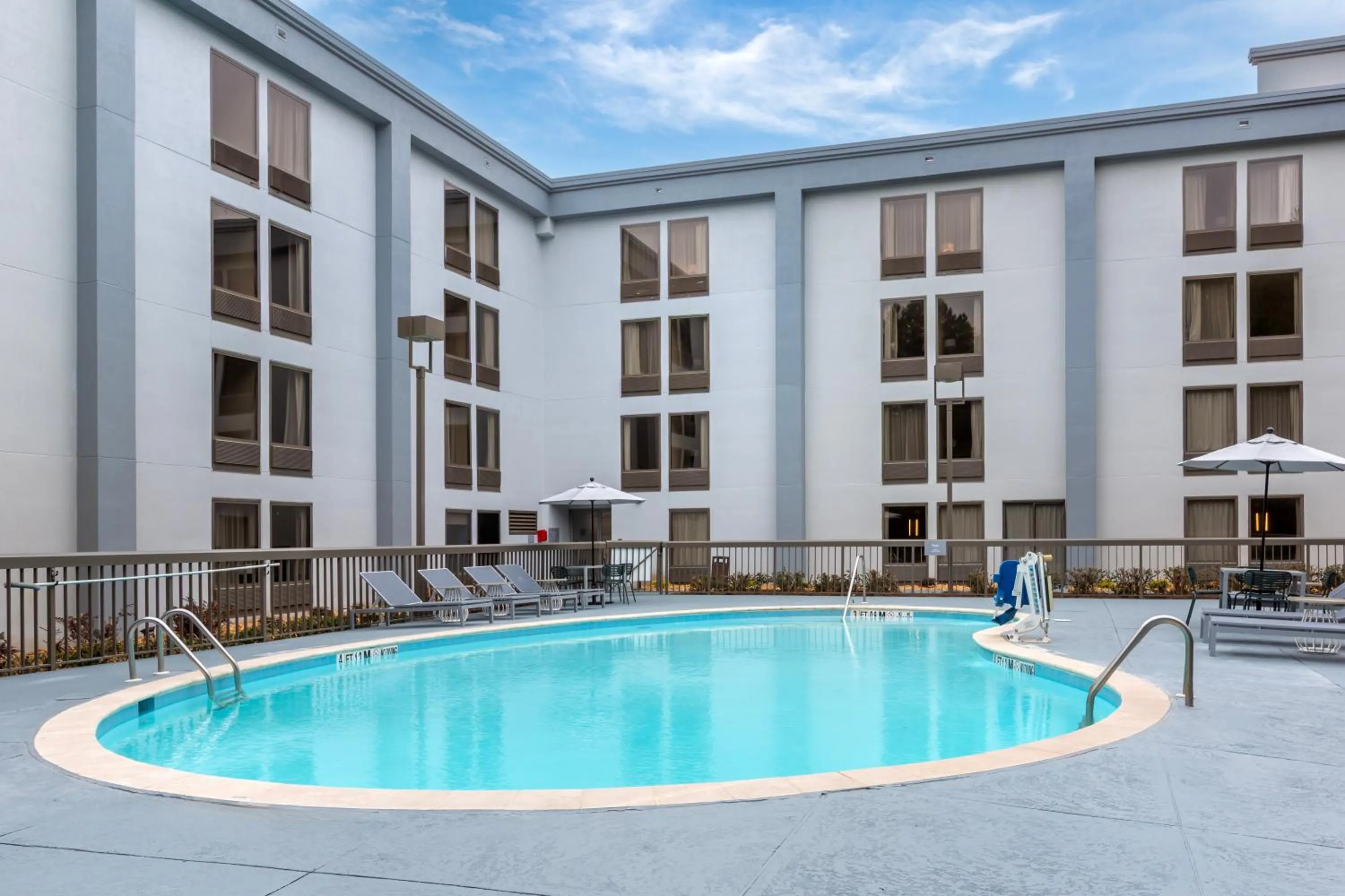 Swimming pool in Spark by Hilton Atlanta Airport South College Park