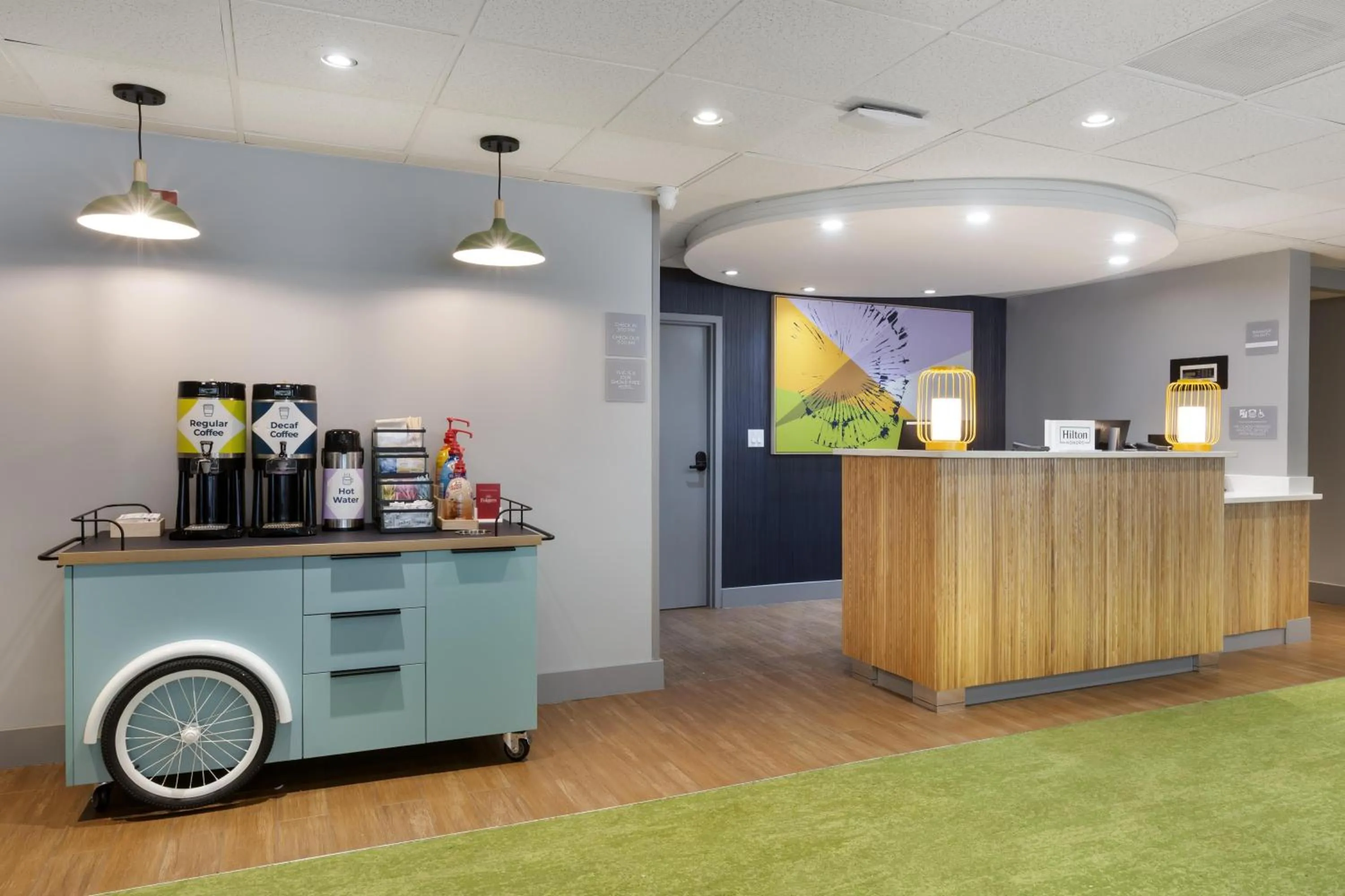 Lobby or reception in Spark by Hilton Atlanta Airport South College Park