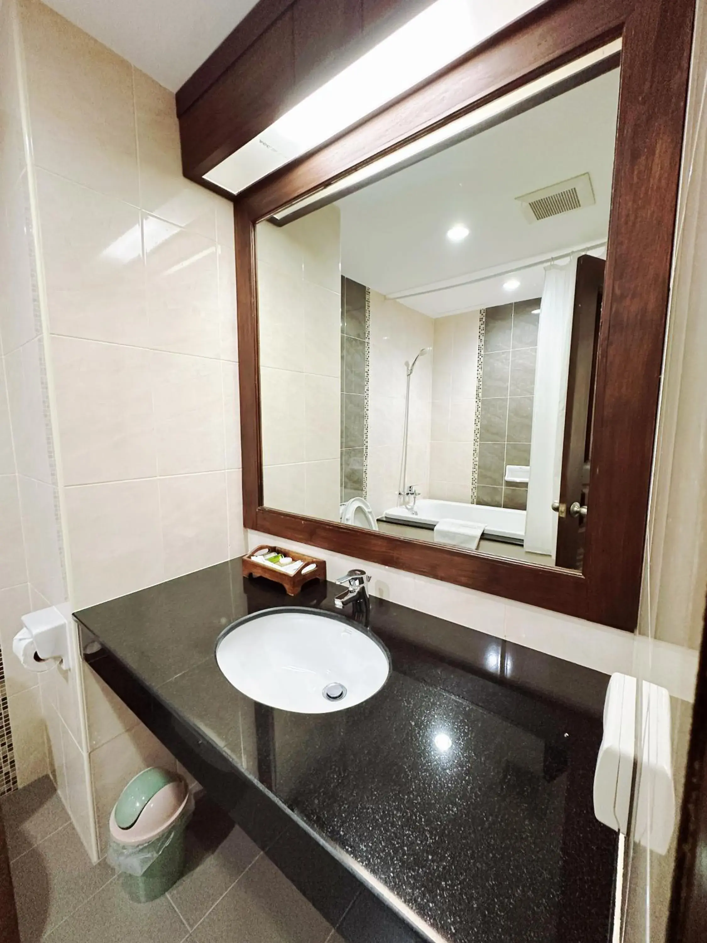 Standard Double Room with City View in Green Hill Hotel Phayao Standard Double Room with City View in Green Hill Hotel Phayao