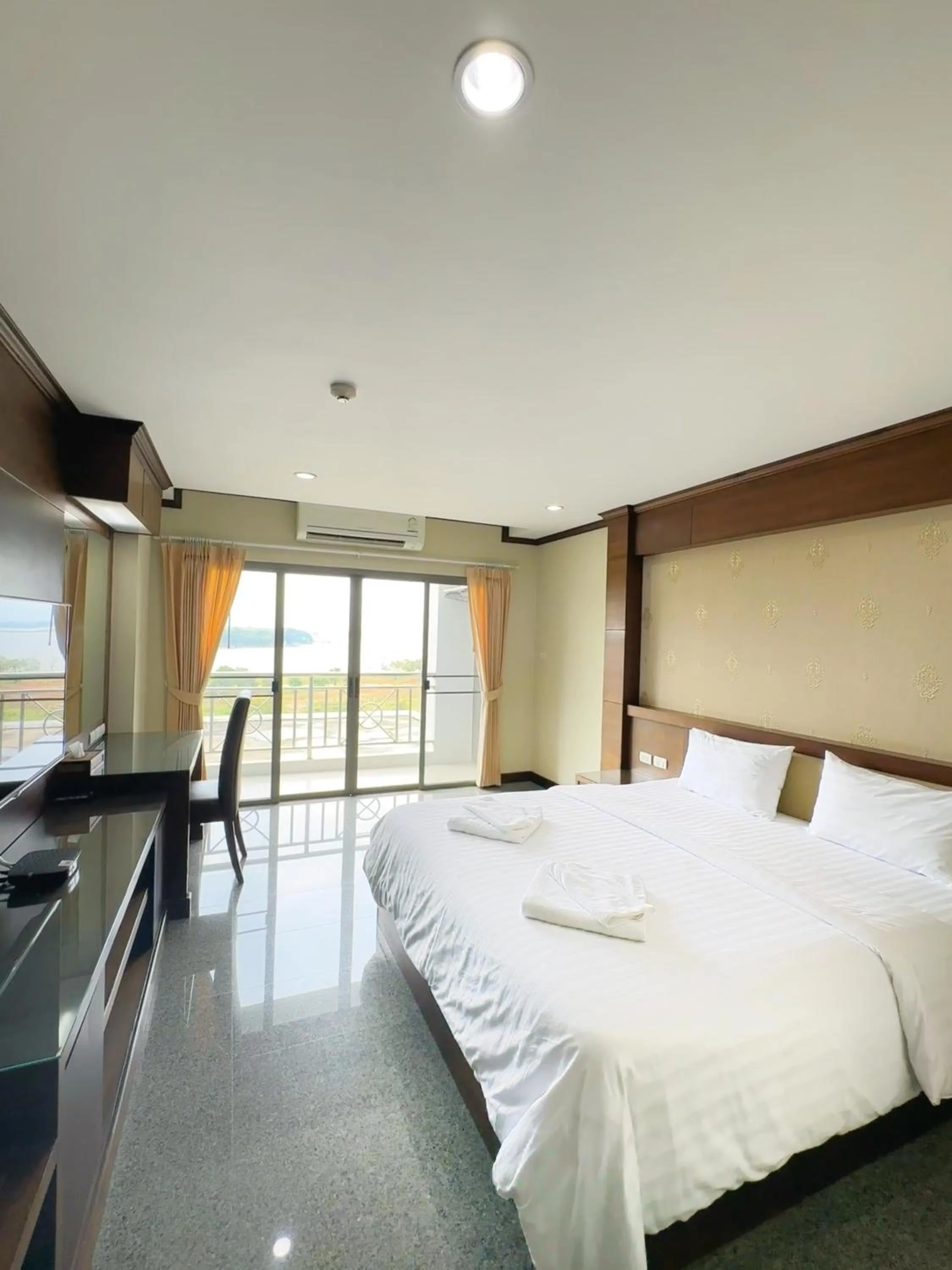Bed in Green Hill Hotel Phayao