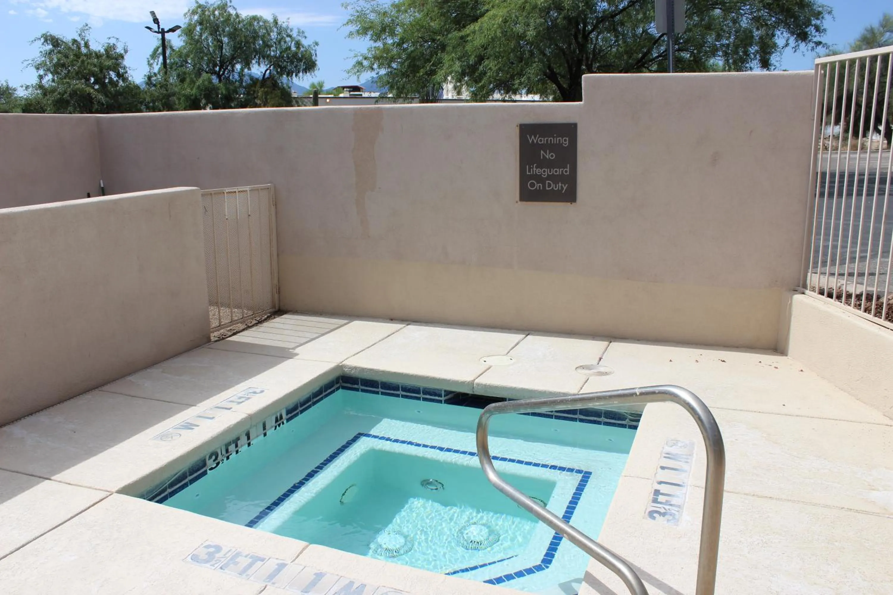 Hot Tub in Comfort Inn Green Valley, Arizona