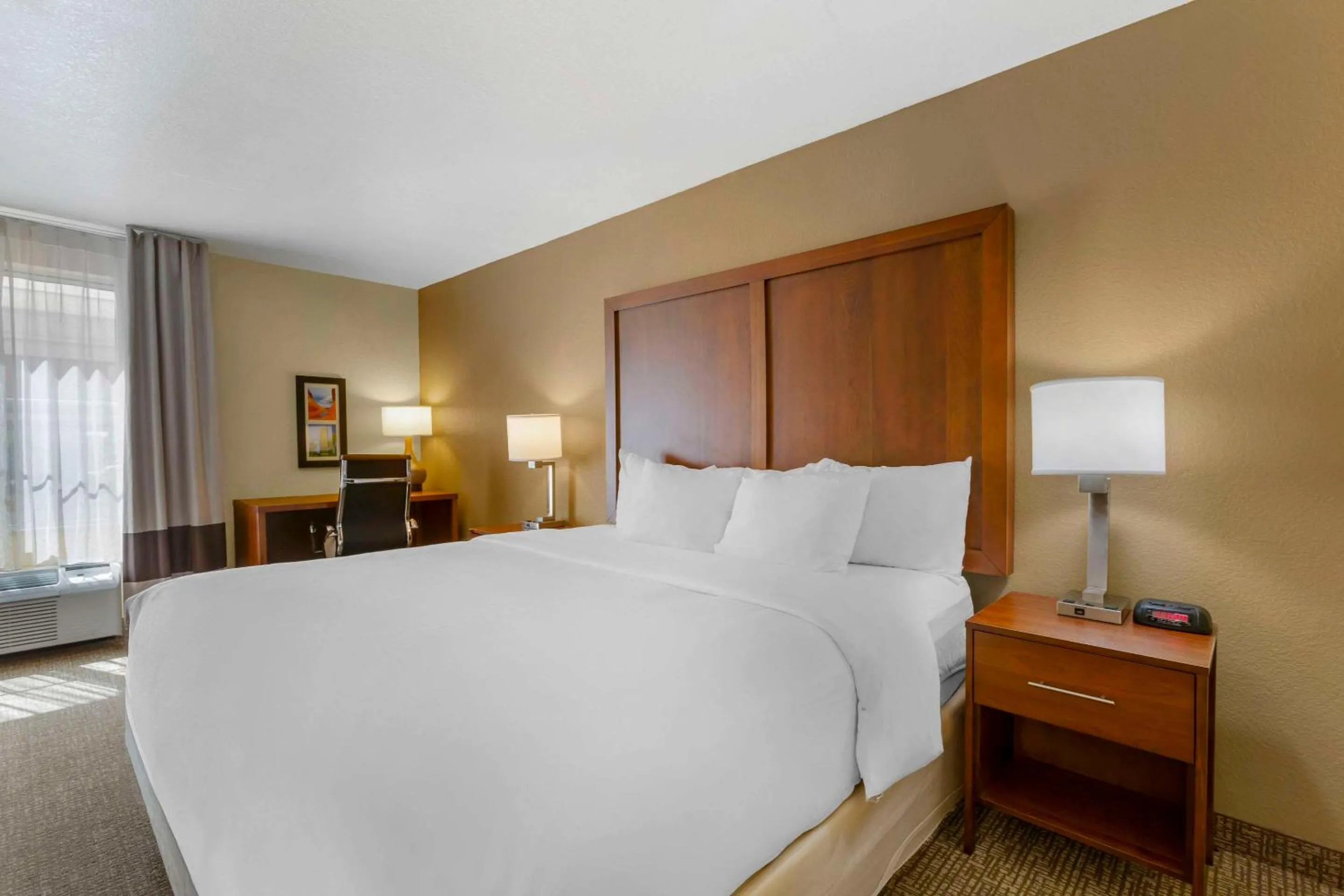 Bedroom, Bed in Comfort Inn Green Valley, Arizona
