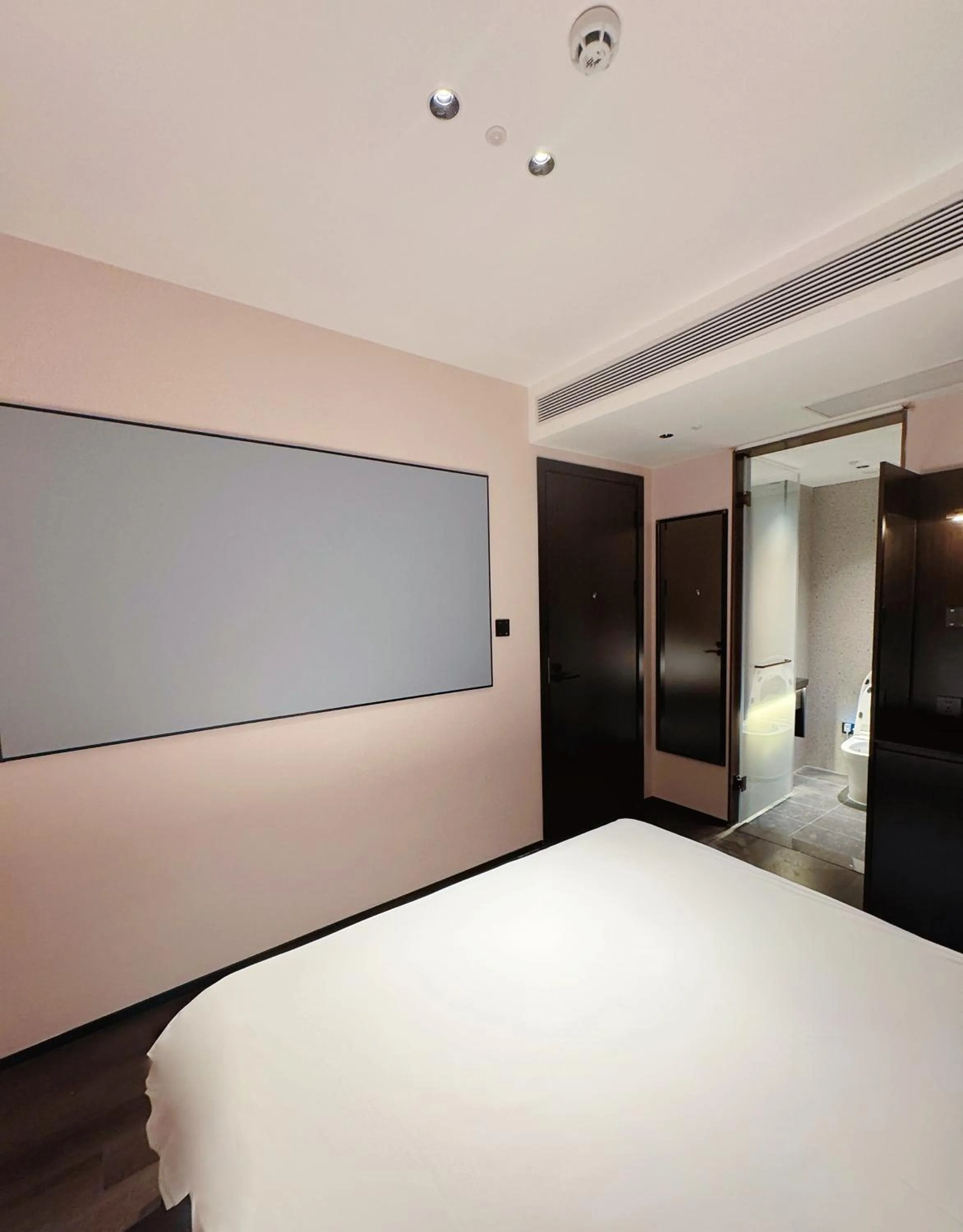 Photo of the whole room, Bed in Waito Hotel Yuexiu Park Guangzhou