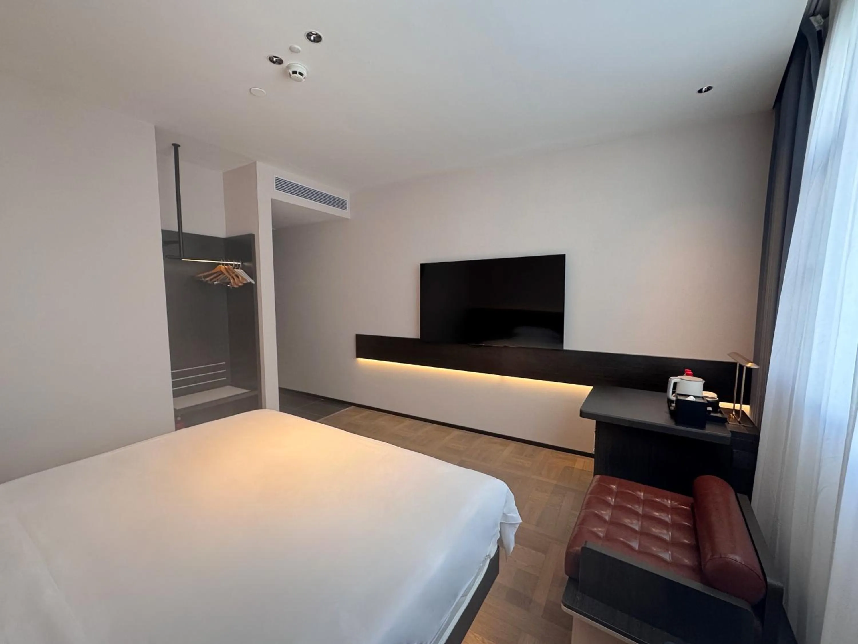 Photo of the whole room, Bed in Waito Hotel Yuexiu Park Guangzhou