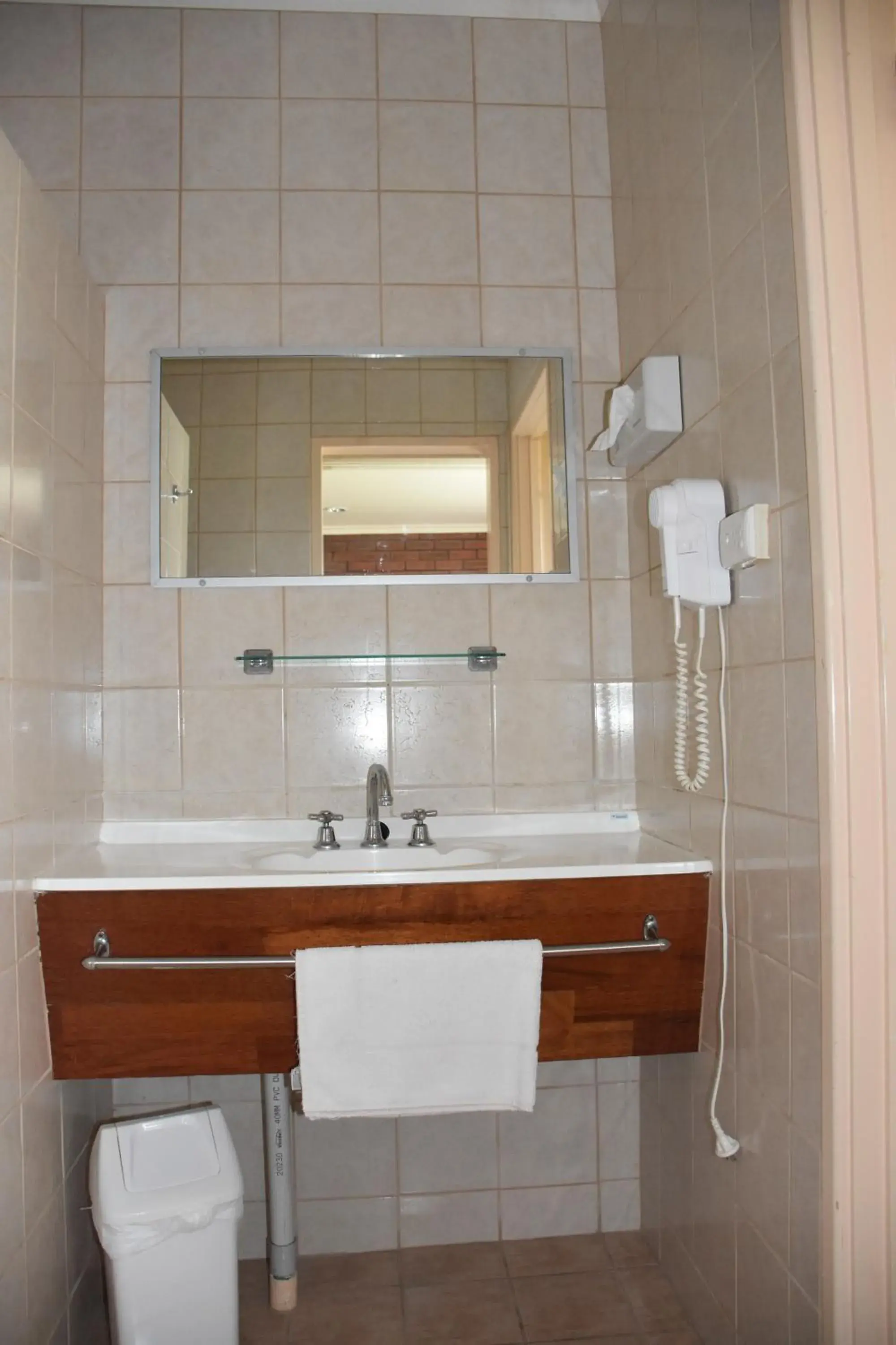 Triple Room with Garden View in Mount Barker Valley Views Motel & Chalets, Western Australia Triple Room with Garden View in Mount Barker Valley Views Motel & Chalets, Western Australia