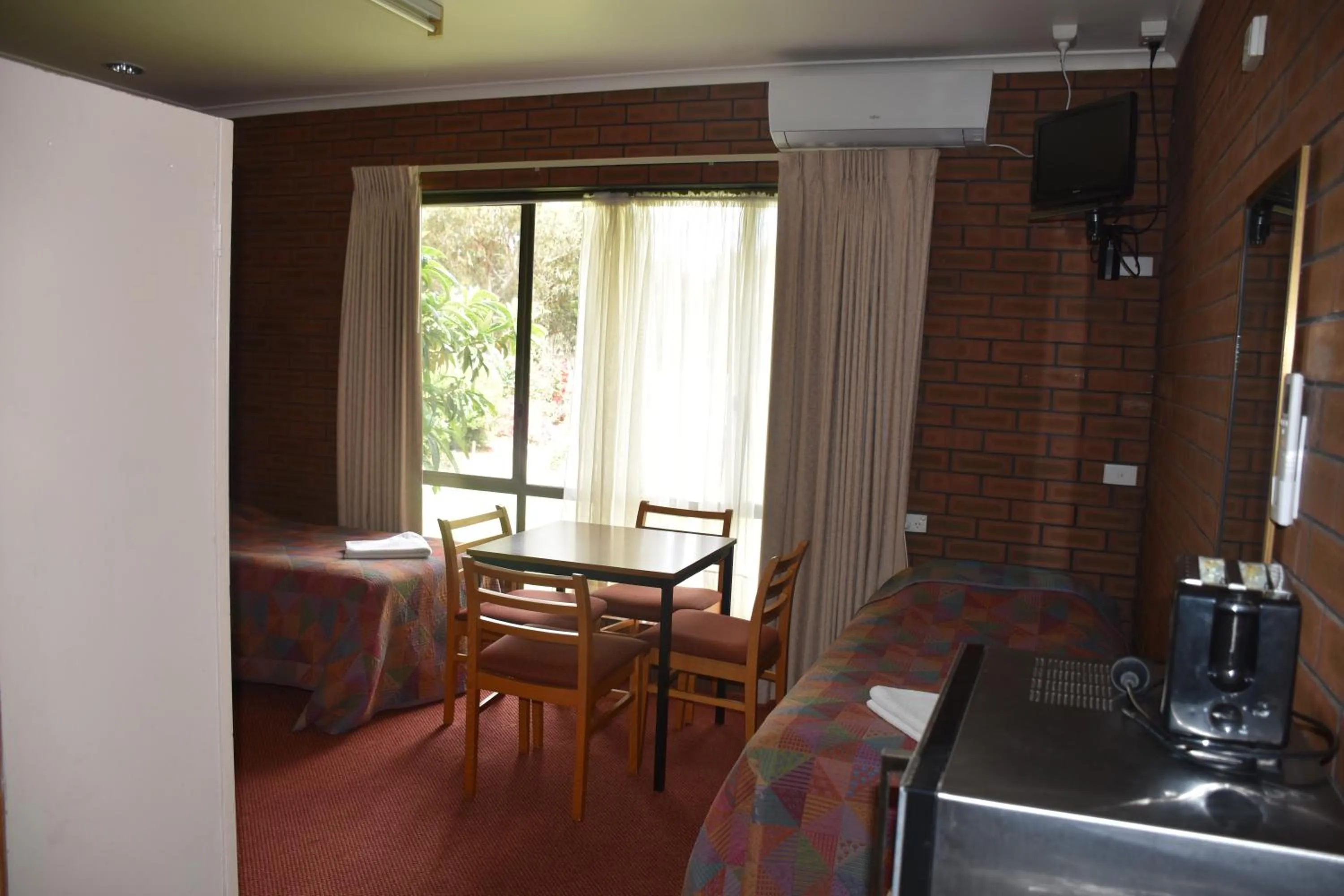 Mount Barker Valley Views Motel & Chalets, Western Australia