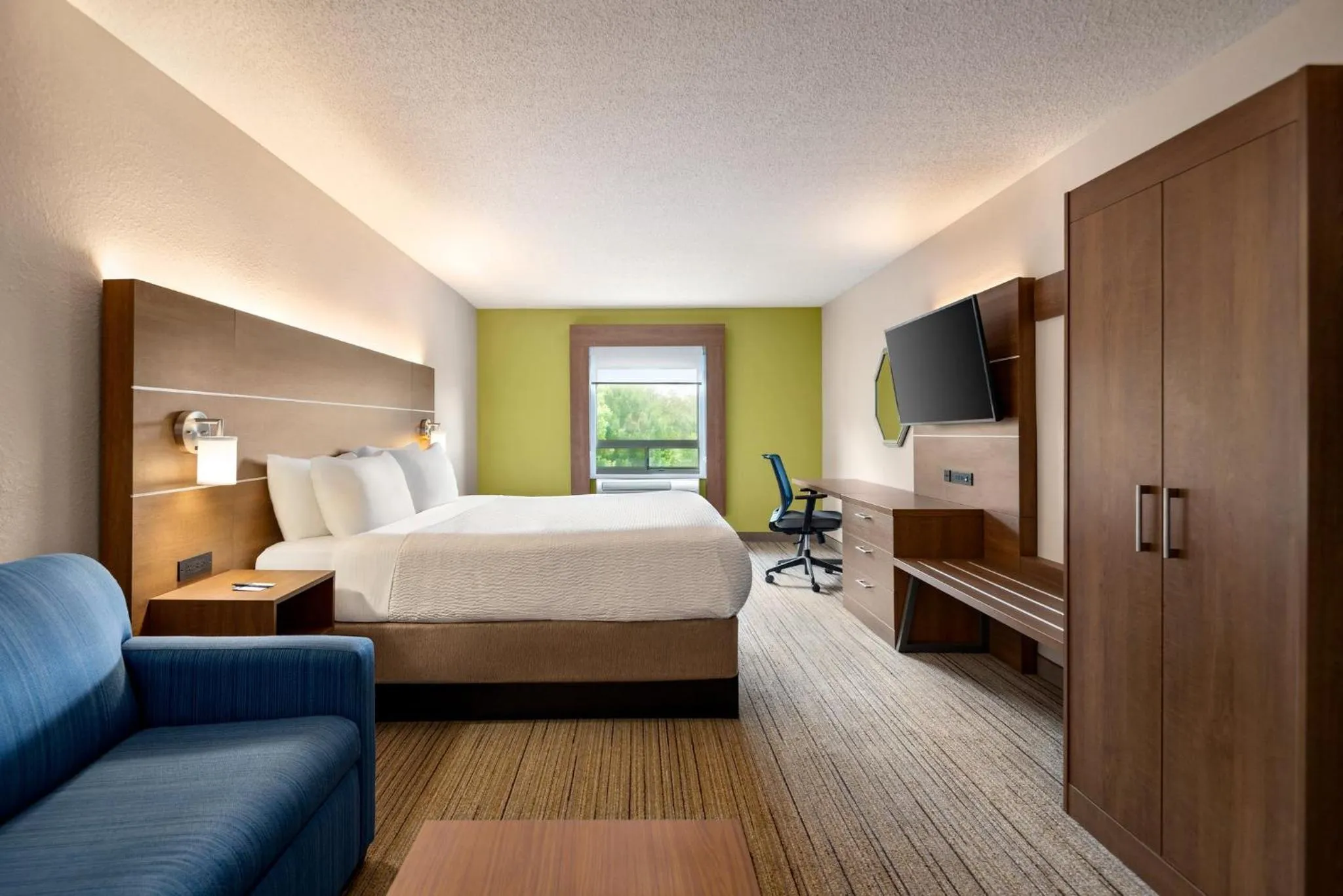Photo of the whole room, Bed in Holiday Inn Express Stephens City by IHG