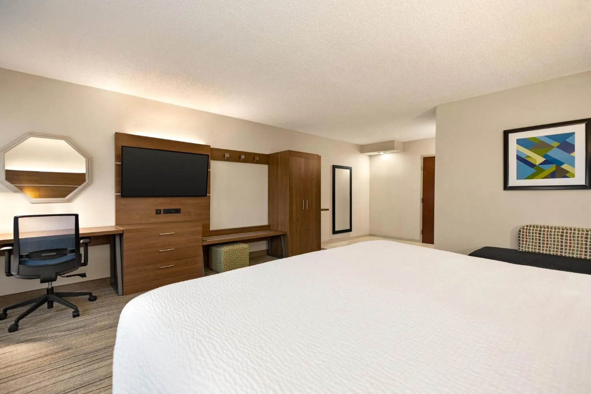 Photo of the whole room, Bed in Holiday Inn Express Stephens City by IHG