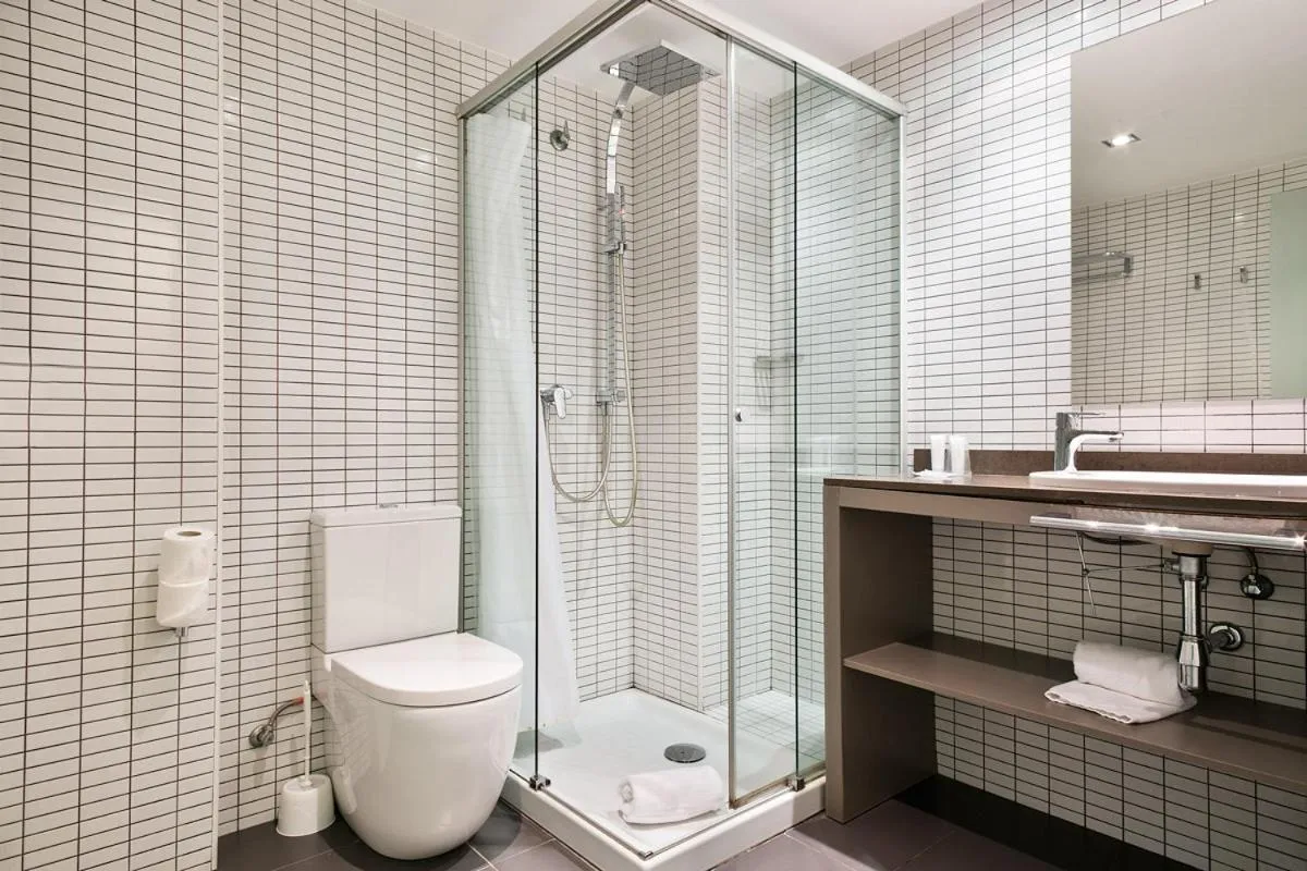 Shower in Hotel Acta Laumon