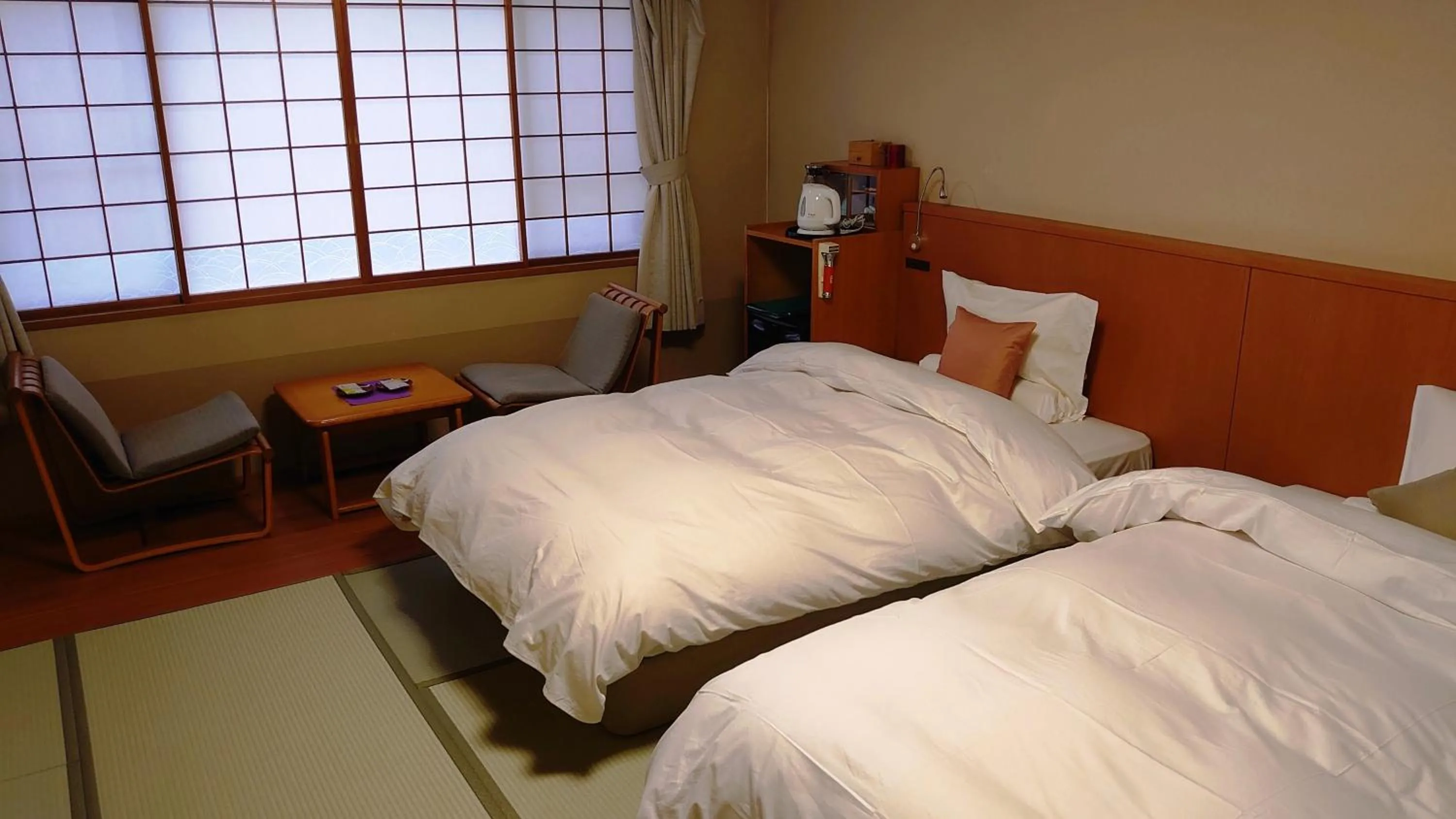 Photo of the whole room, Bed in Takinoya Bekkan Tamanoyu