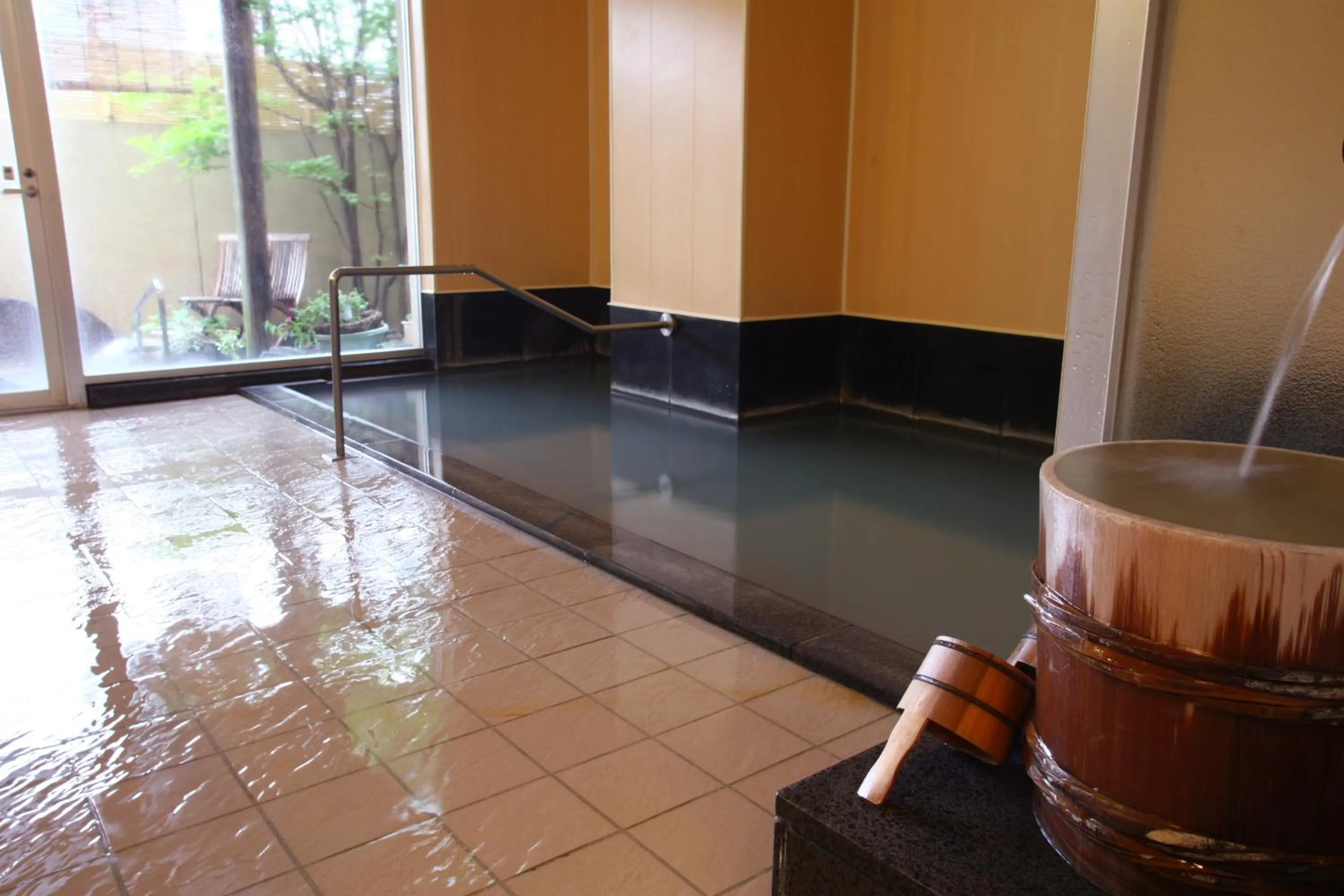 Hot Spring Bath in Takinoya Bekkan Tamanoyu