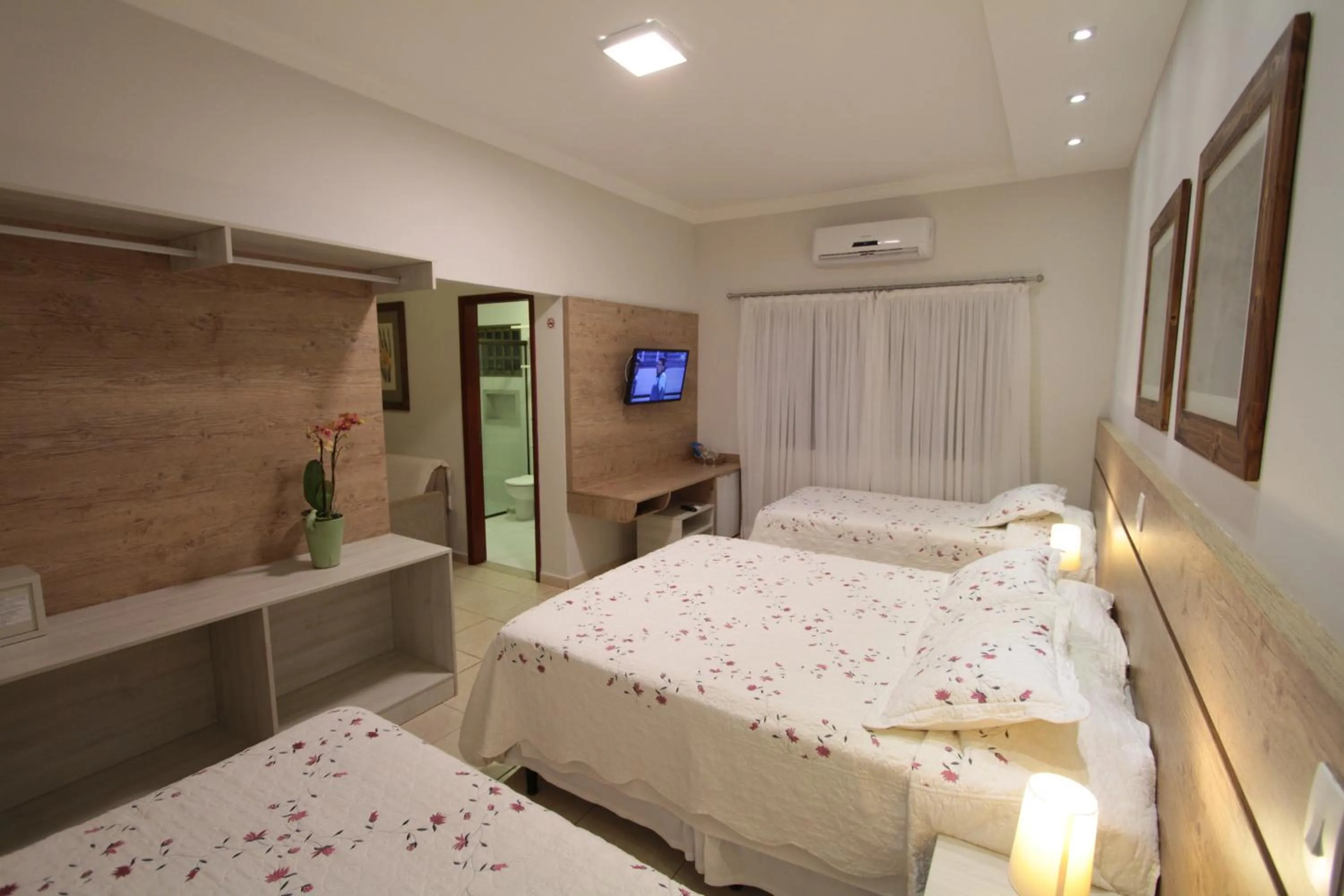 Photo of the whole room, Bed in Pousada Surucuá - Bonito MS