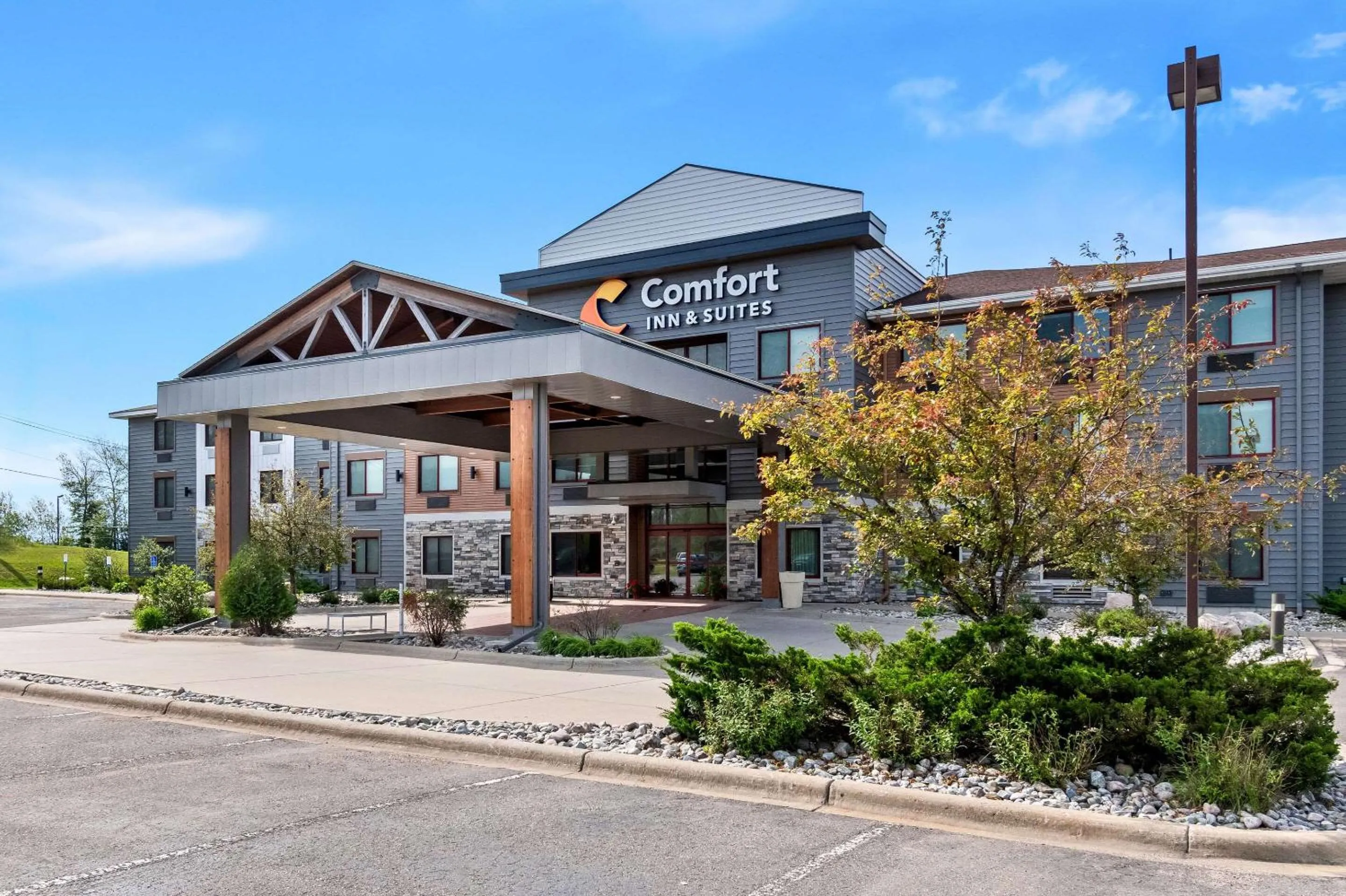 Property building in Comfort Inn & Suites Mountain Iron and Virginia