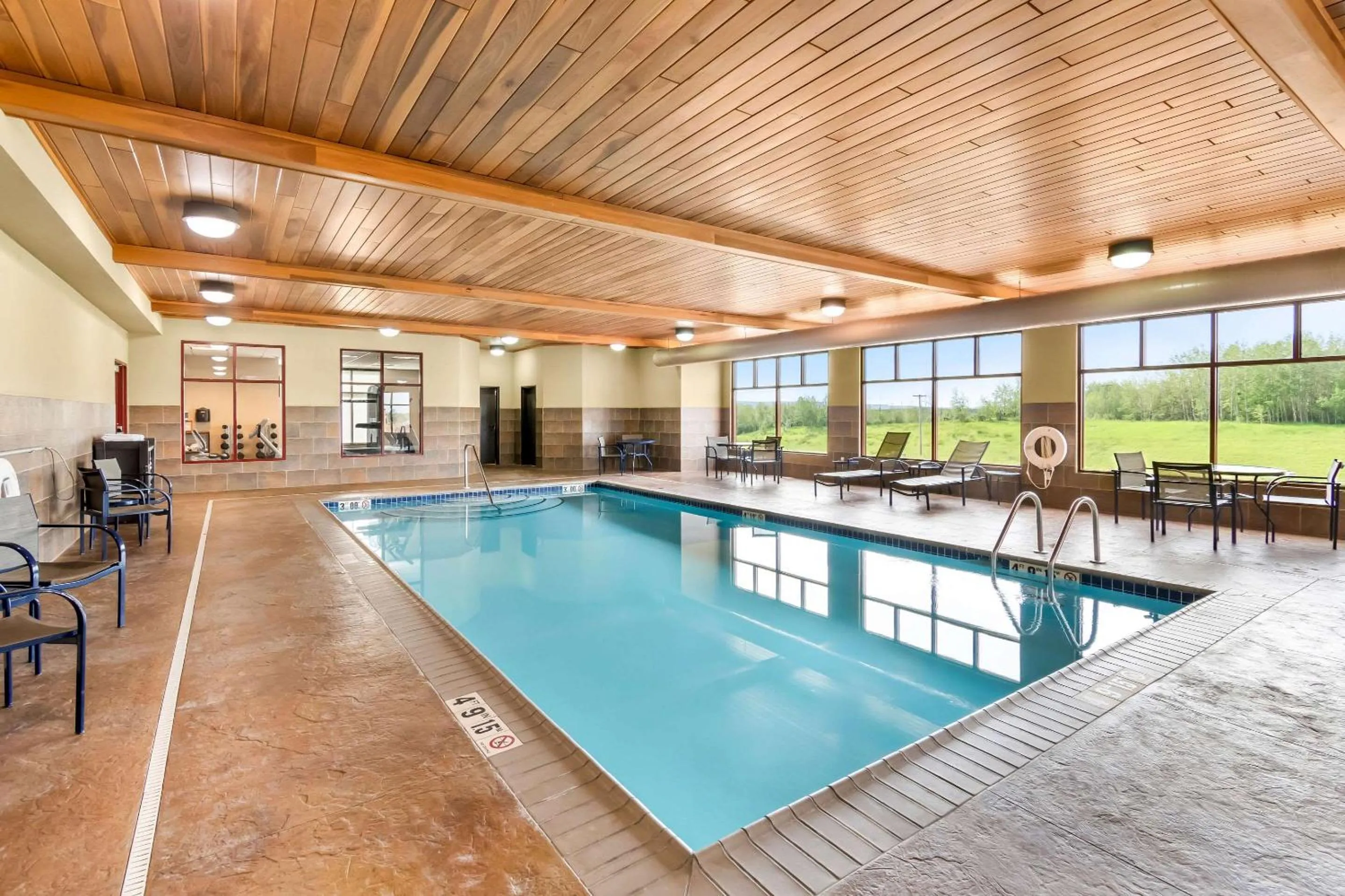 Swimming pool in Comfort Inn & Suites Mountain Iron and Virginia