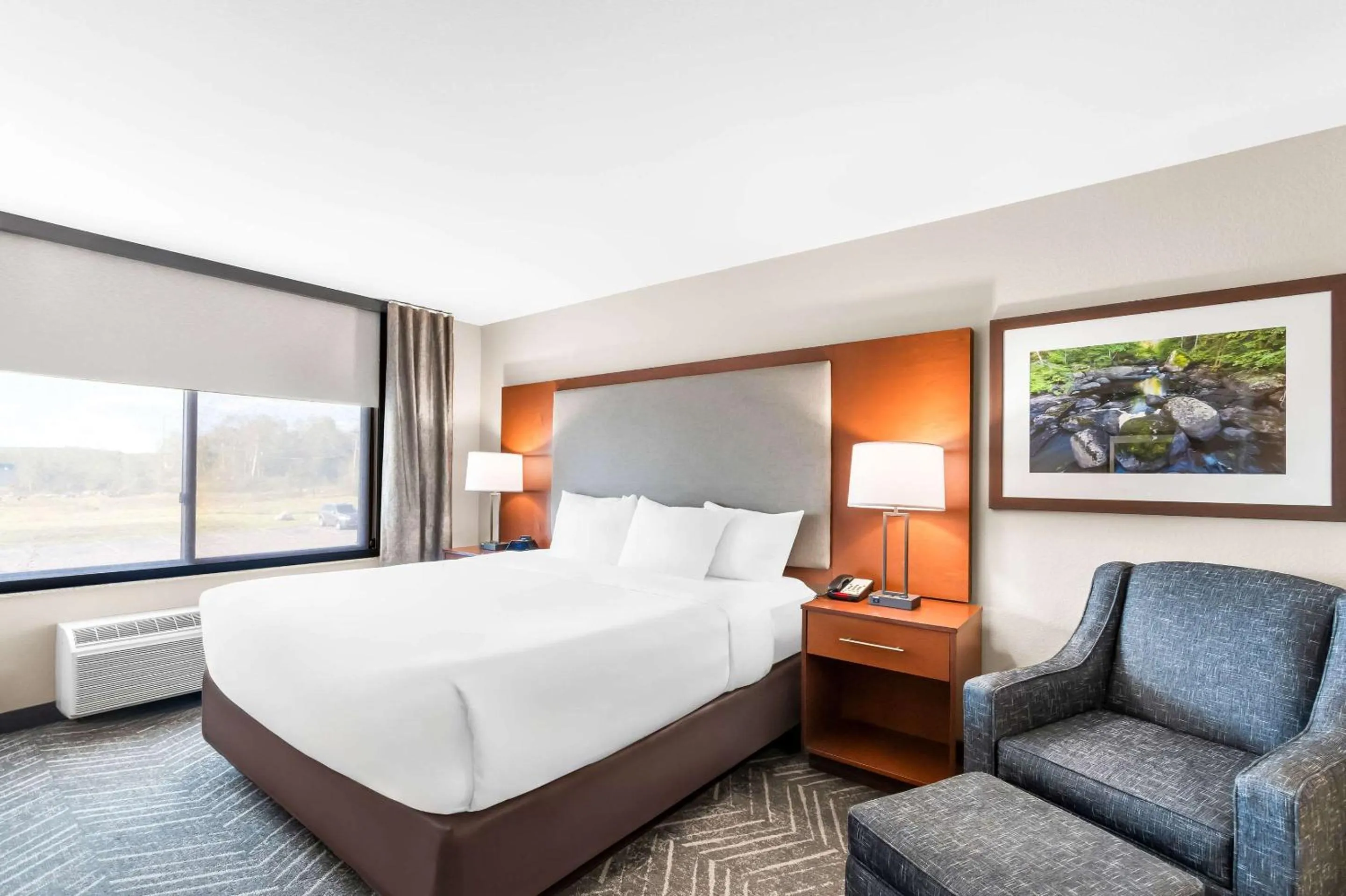 Bedroom, Bed in Comfort Inn & Suites Mountain Iron and Virginia