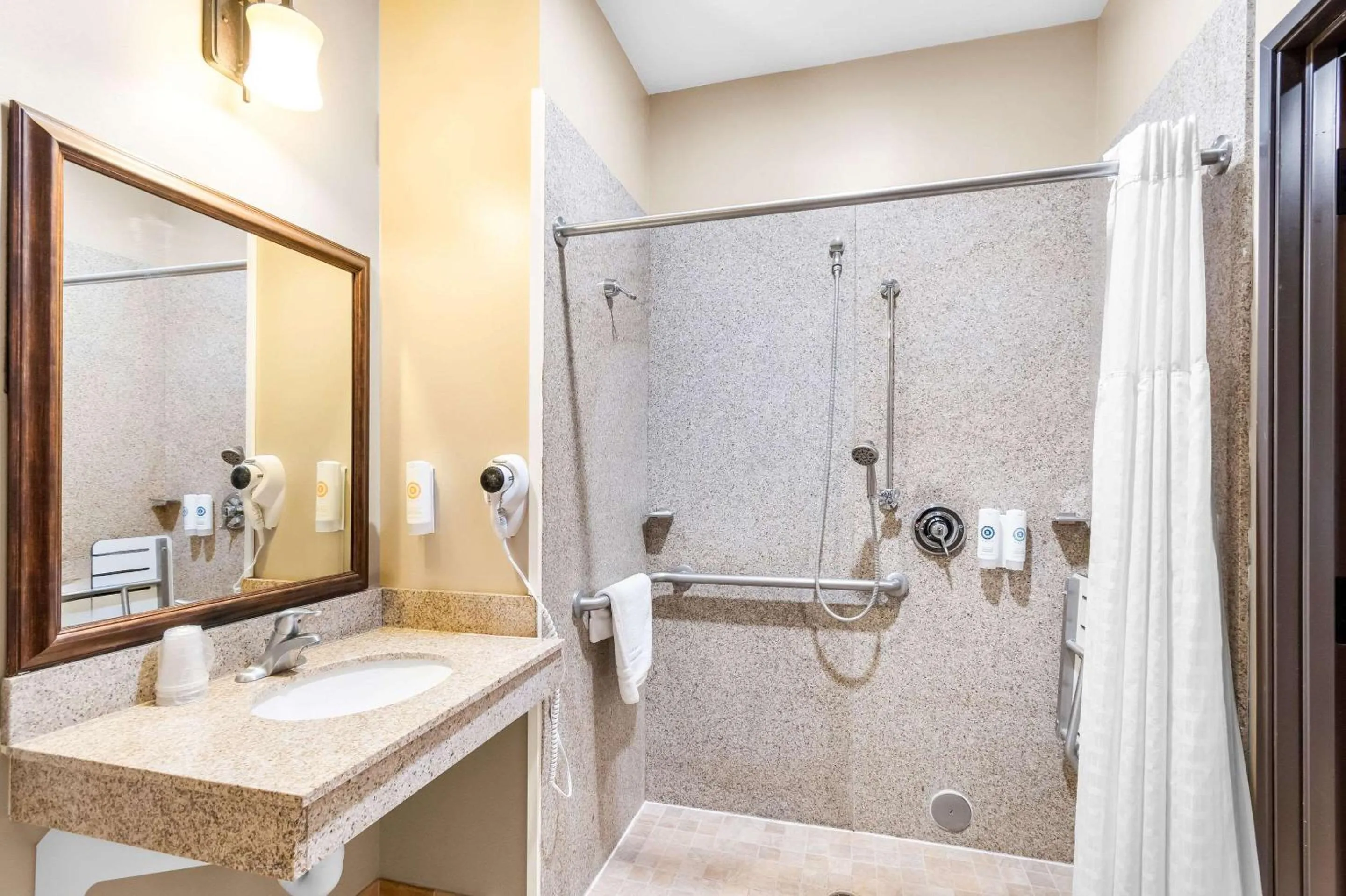 Bedroom in Comfort Inn & Suites Mountain Iron and Virginia