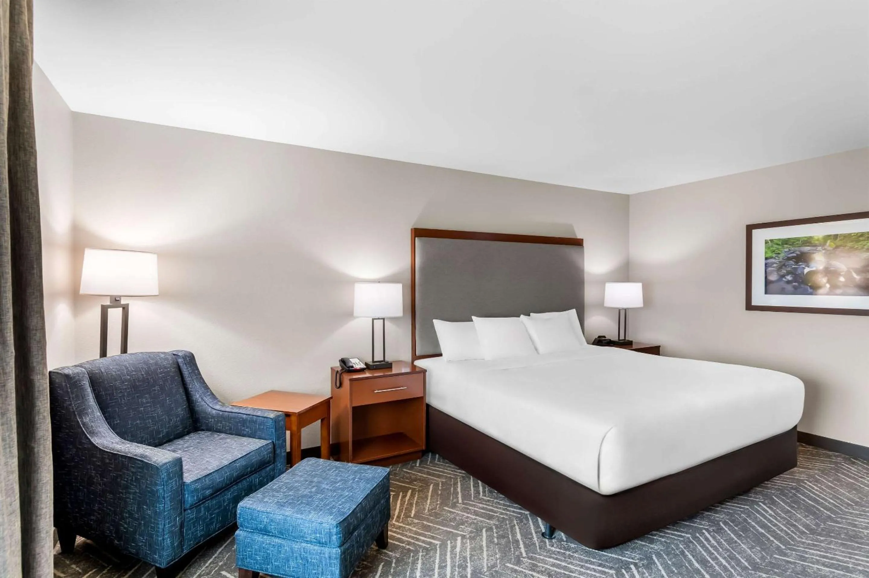 Bedroom, Bed in Comfort Inn & Suites Mountain Iron and Virginia