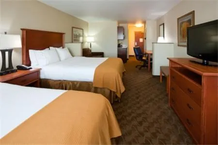 Bed in Holiday Inn Express & Suites - Mason City by IHG
