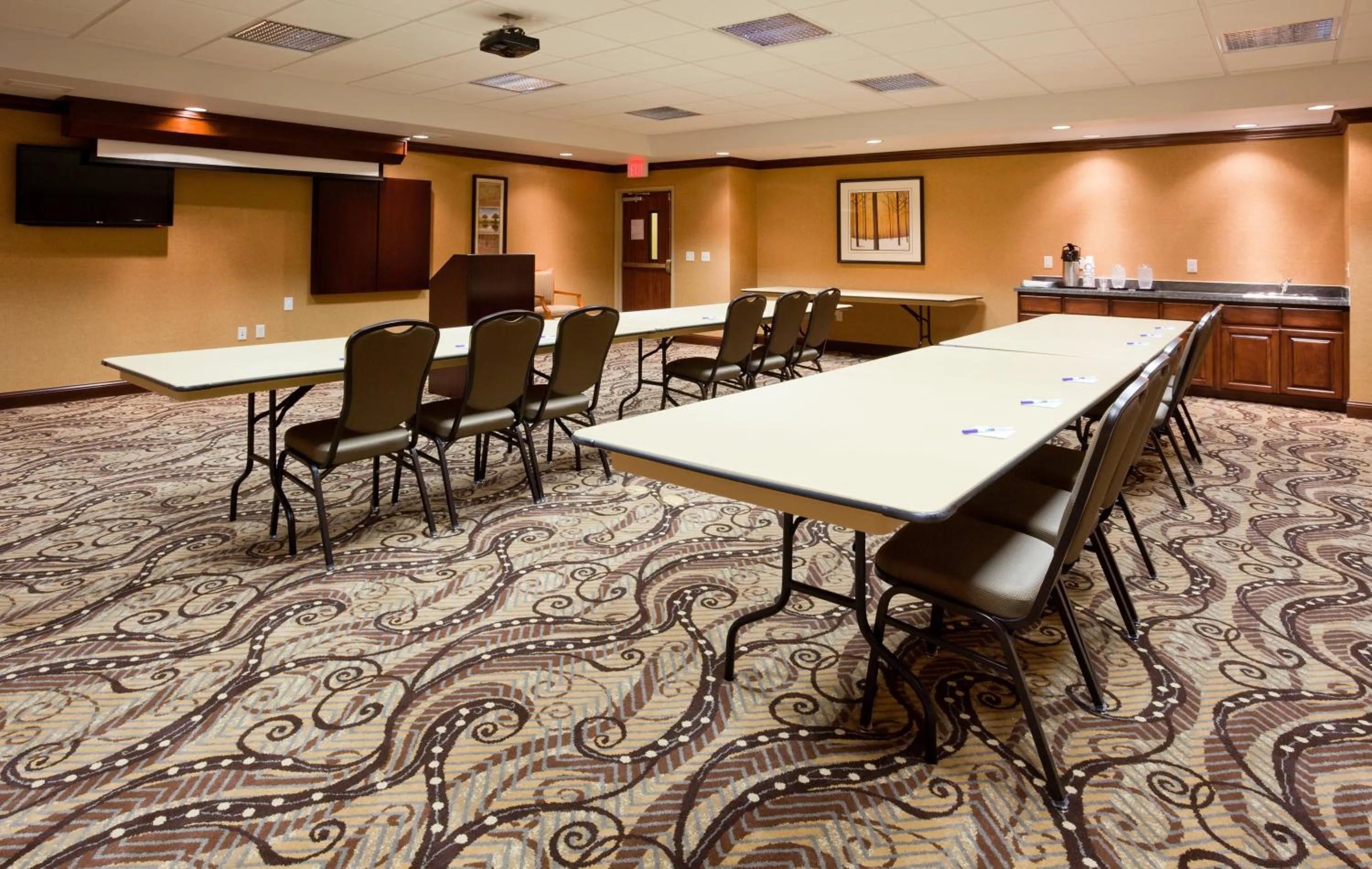 Meeting/conference room in Holiday Inn Express & Suites - Mason City by IHG