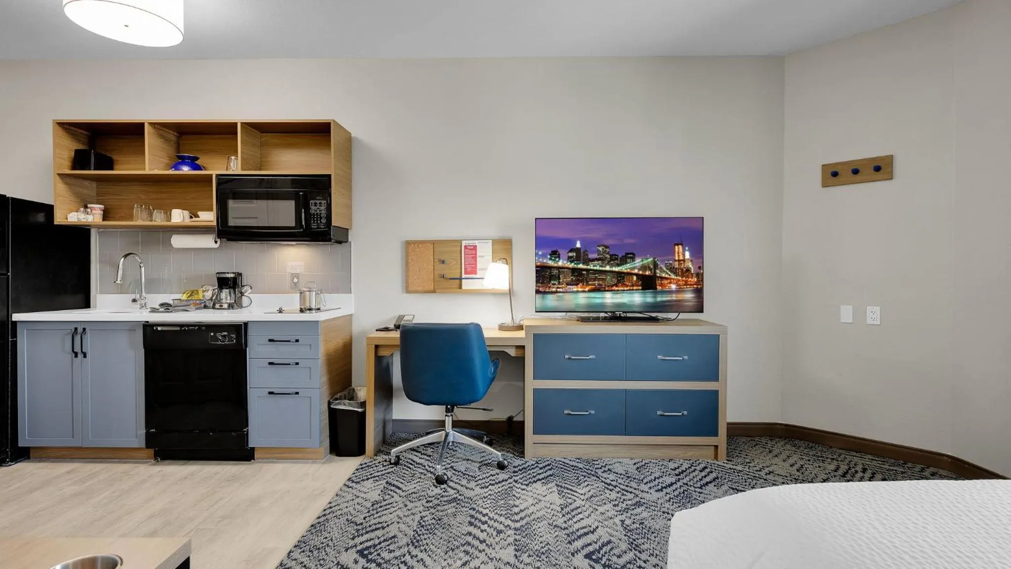 TV and multimedia, Bed in Candlewood Suites San Antonio Downtown by IHG