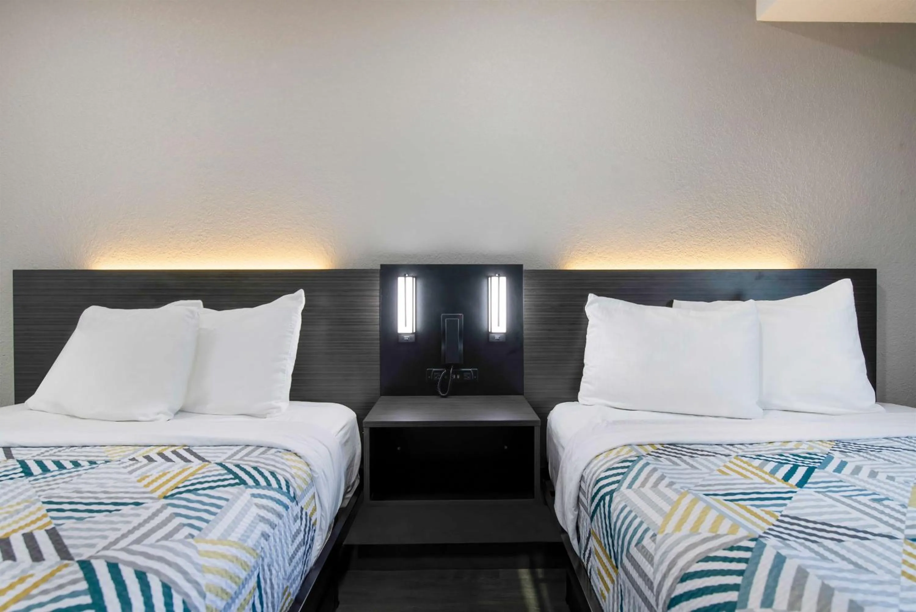 Bedroom, Bed in Motel 6-Atlanta, GA - Downtown