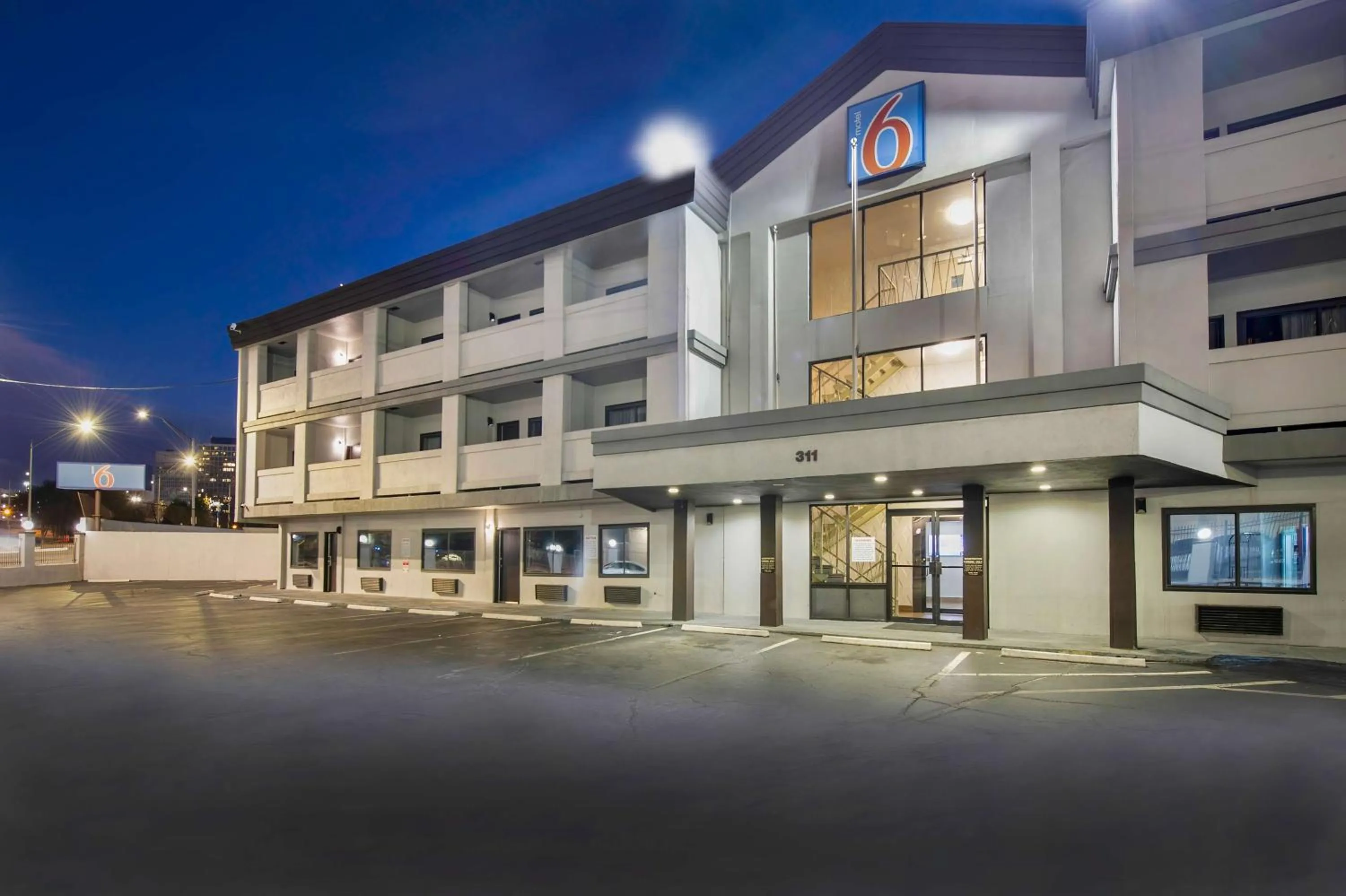 Property building in Motel 6-Atlanta, GA - Downtown