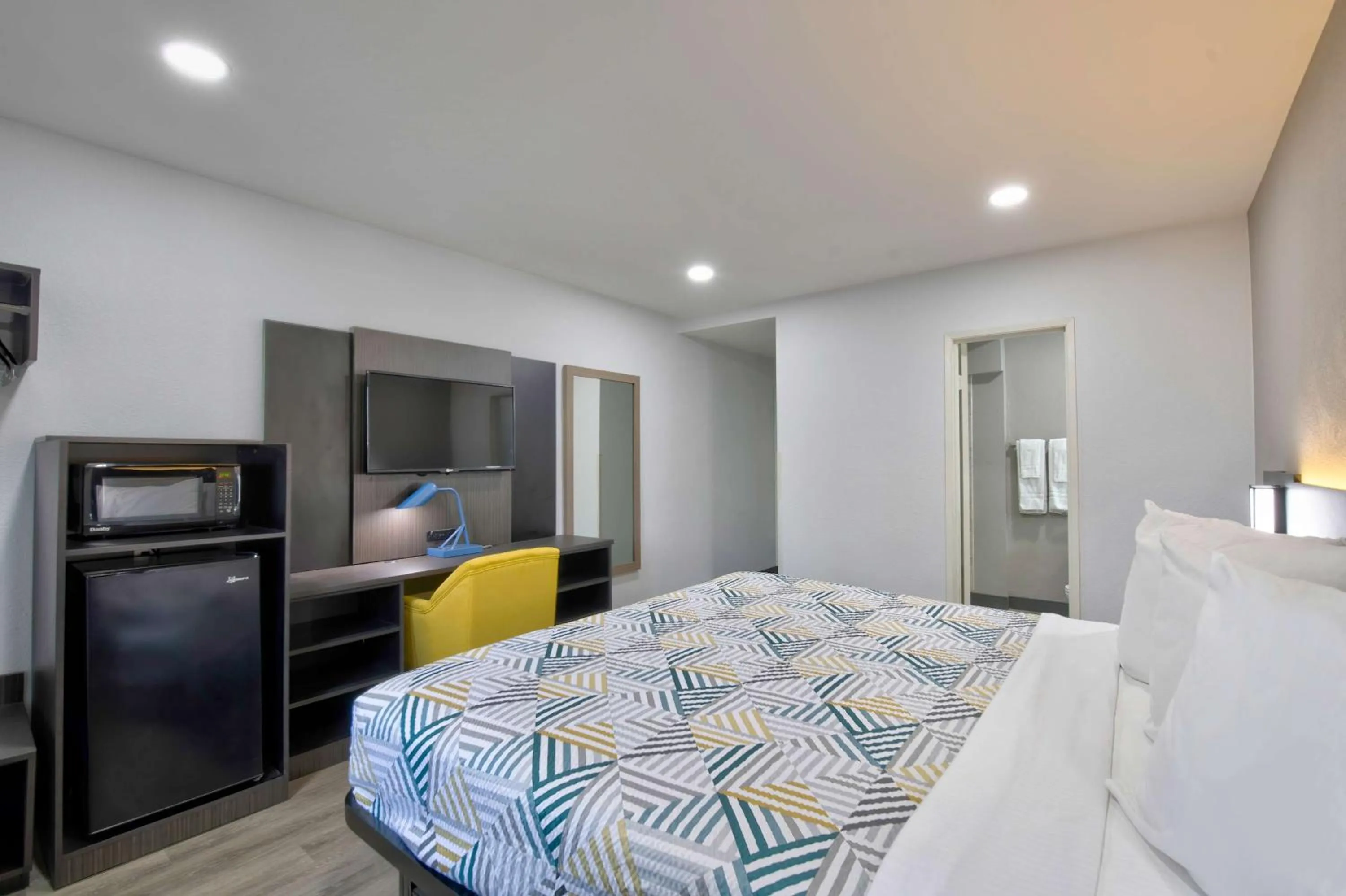 Bedroom, Bed in Motel 6-Atlanta, GA - Downtown