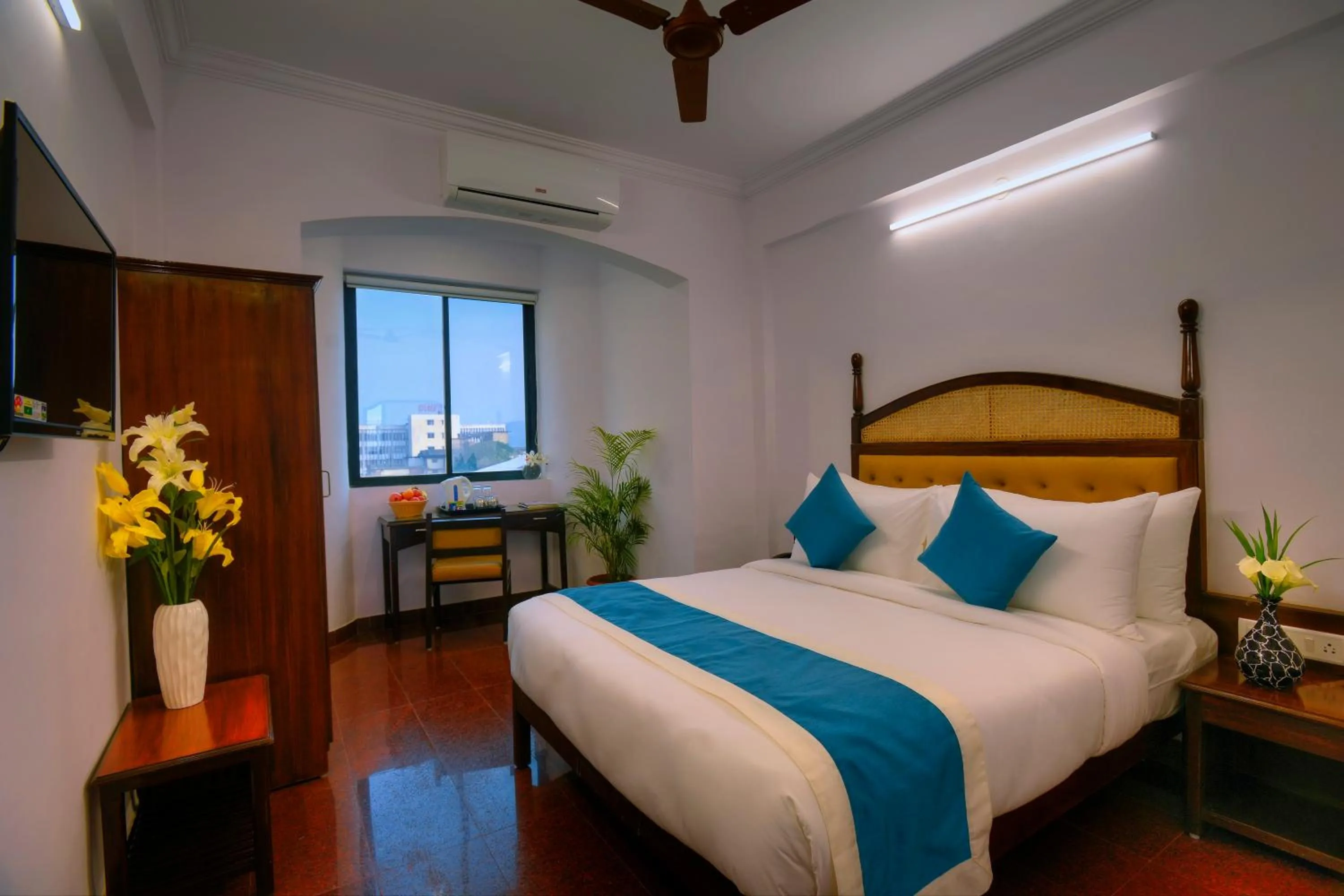 Bed in TreeHouse Neptune Inn