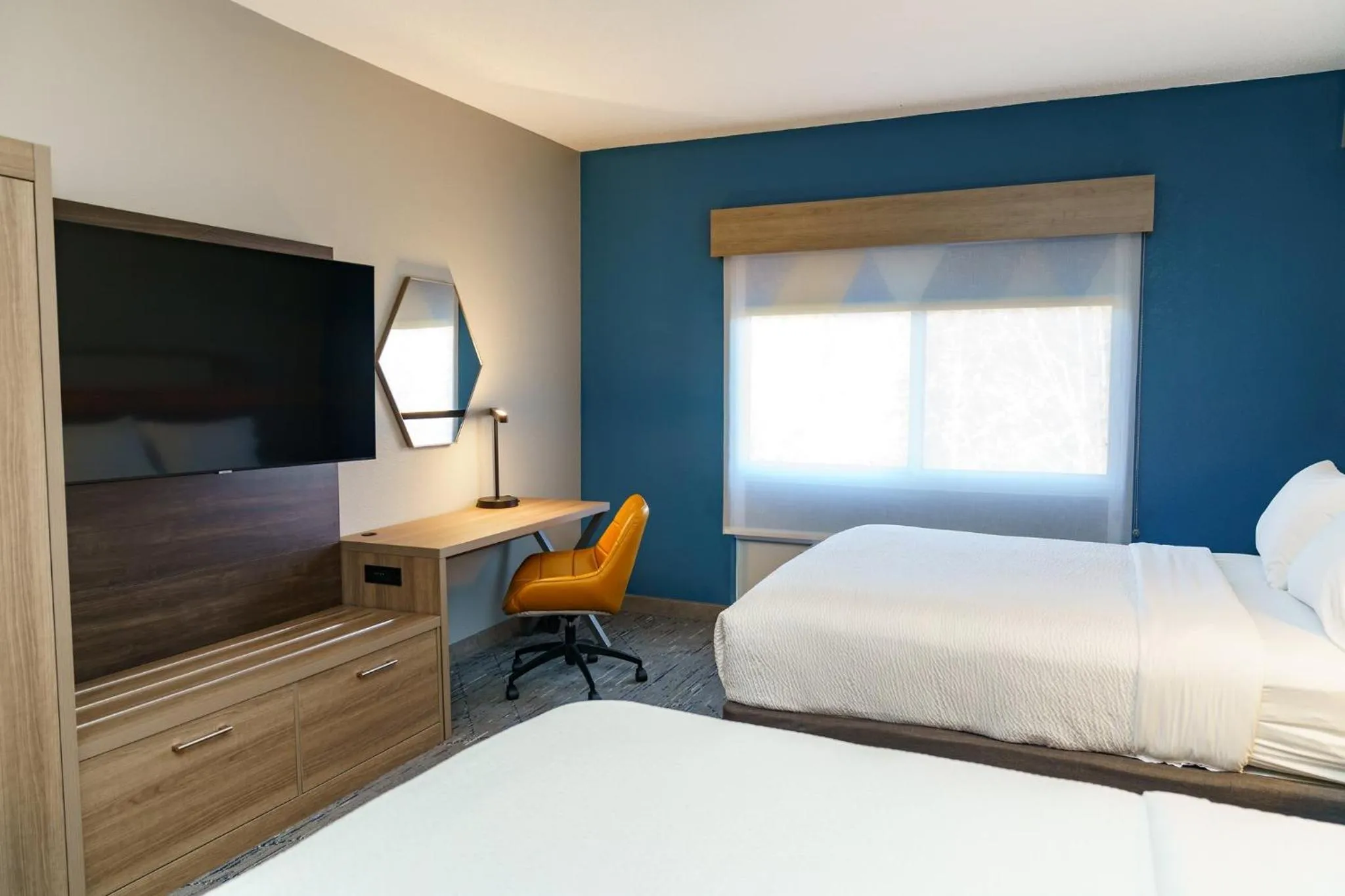 Photo of the whole room, Bed in Holiday Inn Express Hotel Raleigh Southwest by IHG