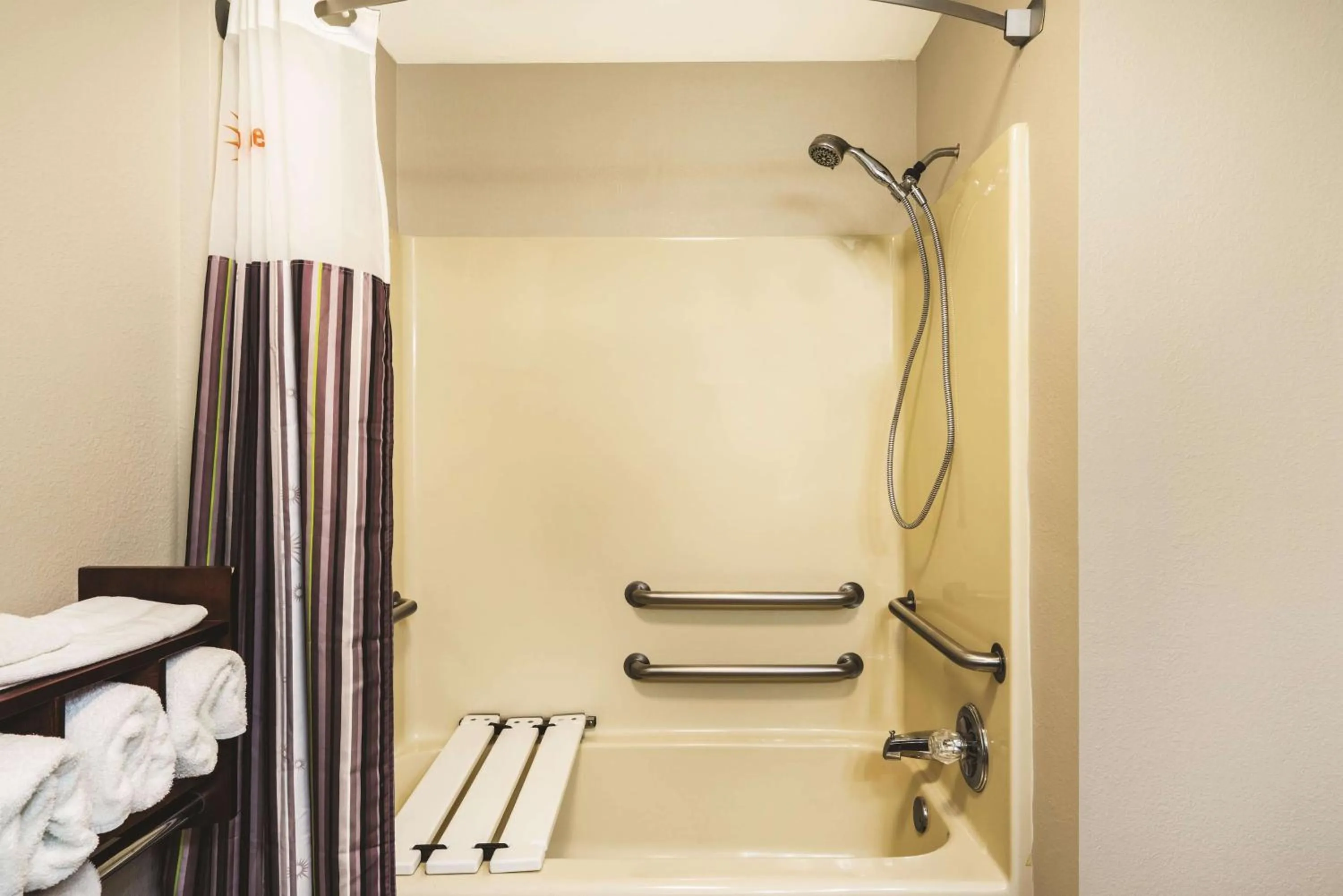 Photo of the whole room in La Quinta Inn & Suites by Wyndham Louisville East