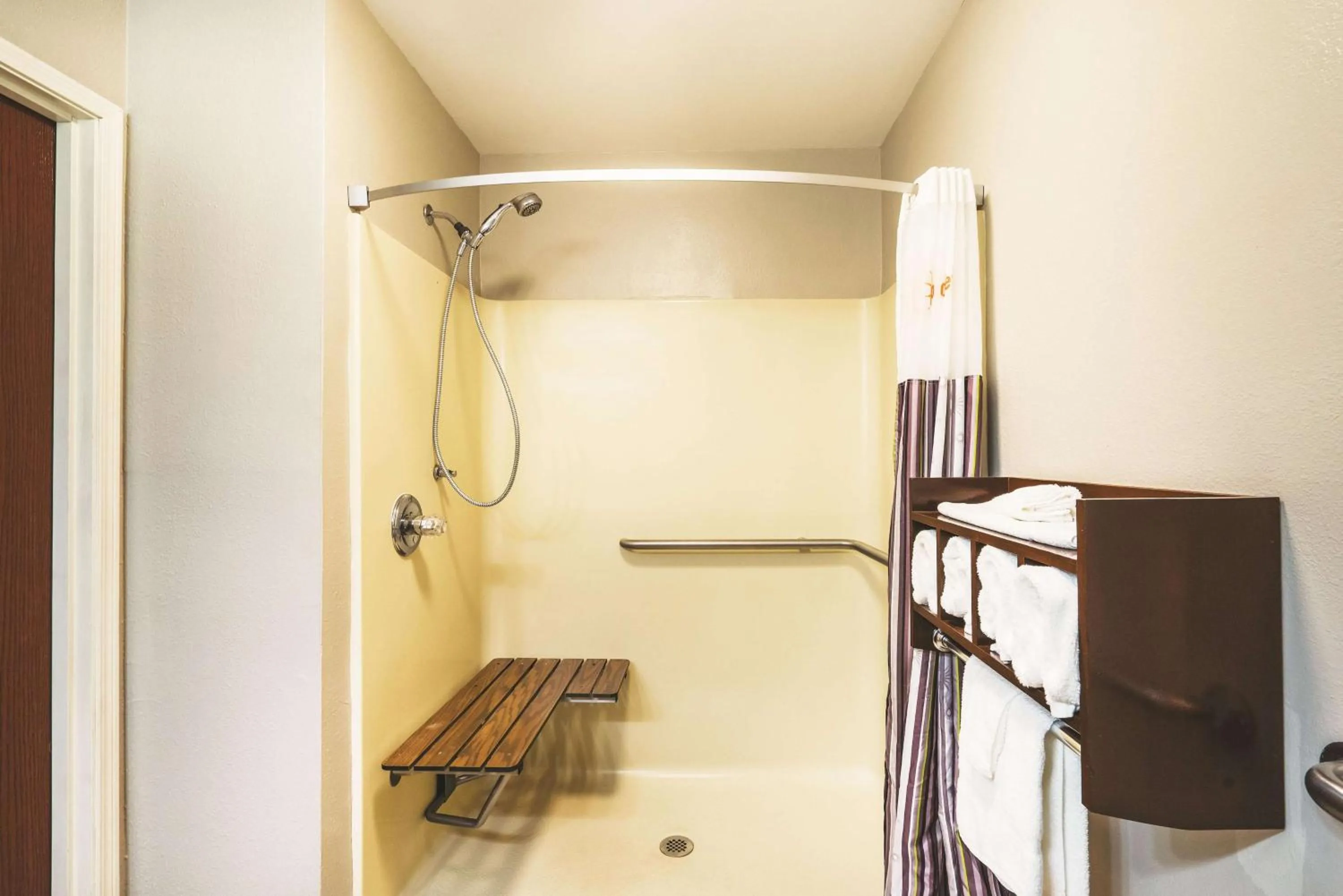 Photo of the whole room in La Quinta Inn & Suites by Wyndham Louisville East