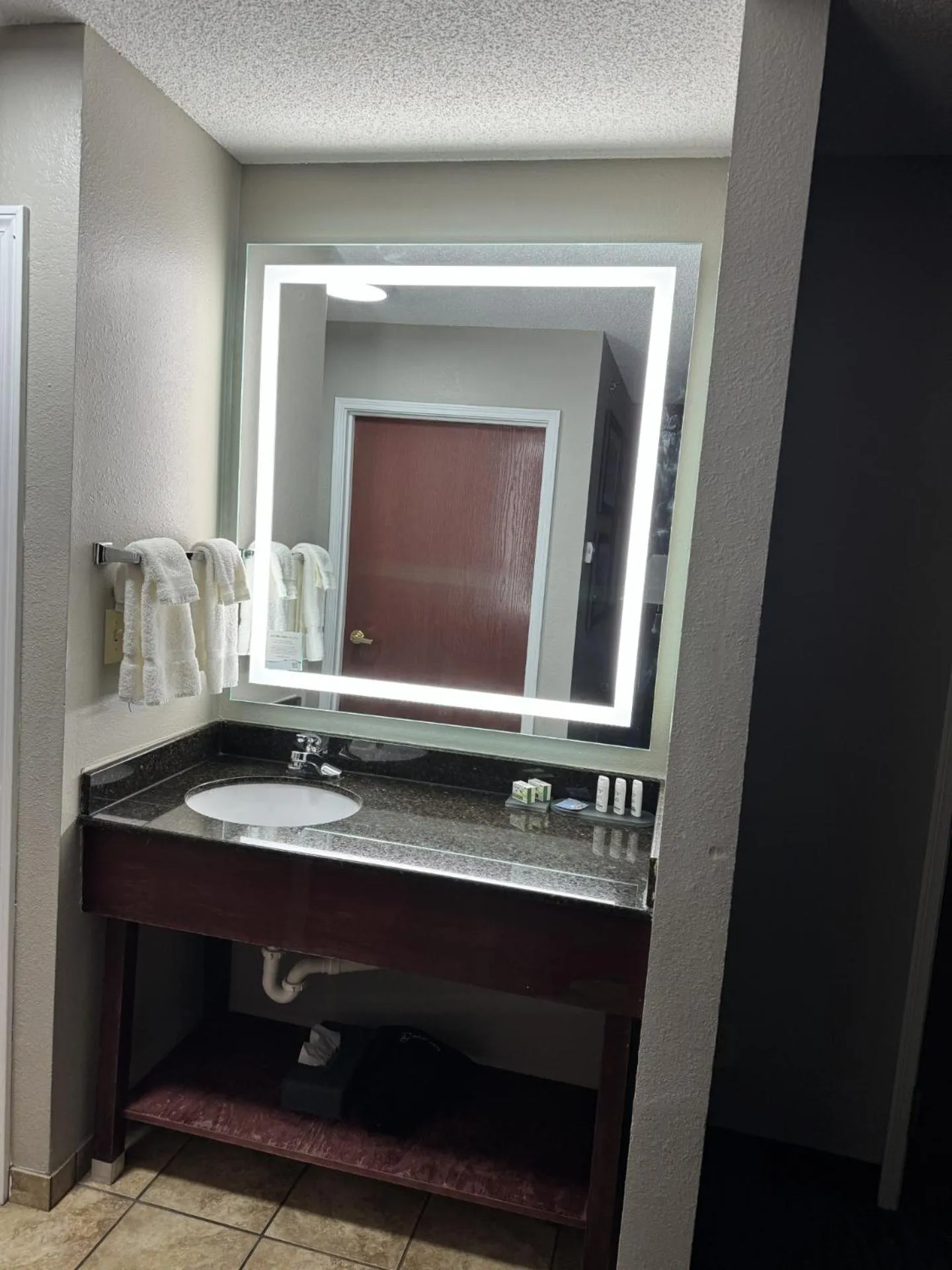 Bathroom in La Quinta Inn & Suites by Wyndham Louisville East