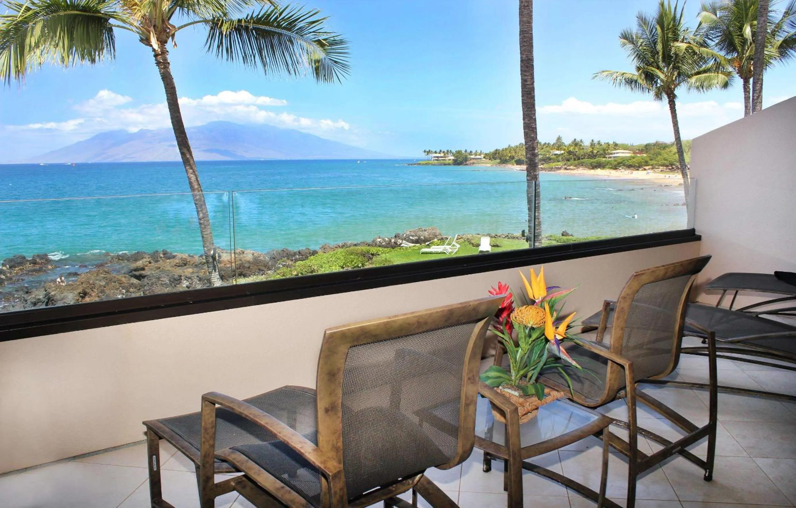 Photo of the whole room in Makena Surf- CoralTree Residence Collection