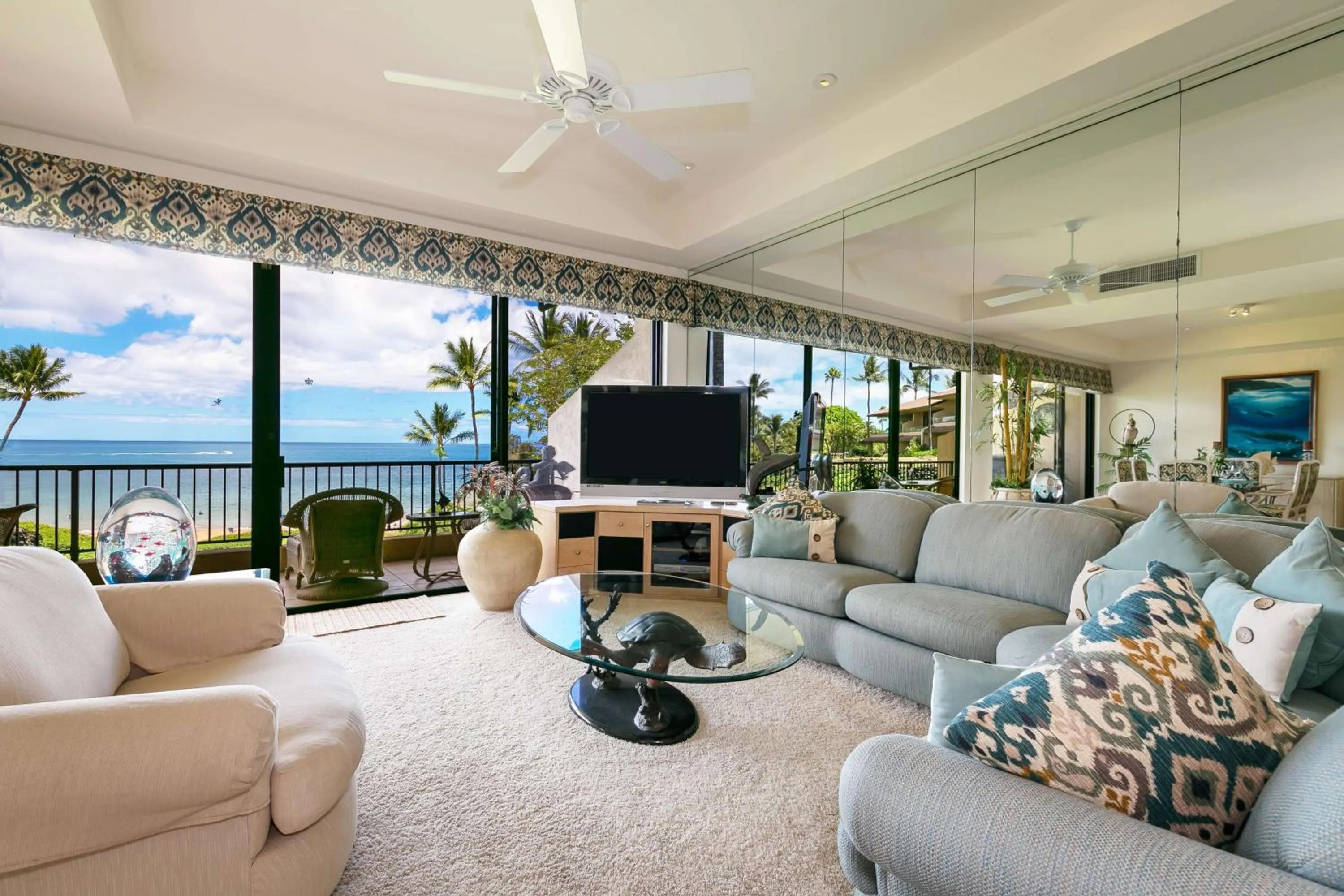 Photo of the whole room in Makena Surf- CoralTree Residence Collection
