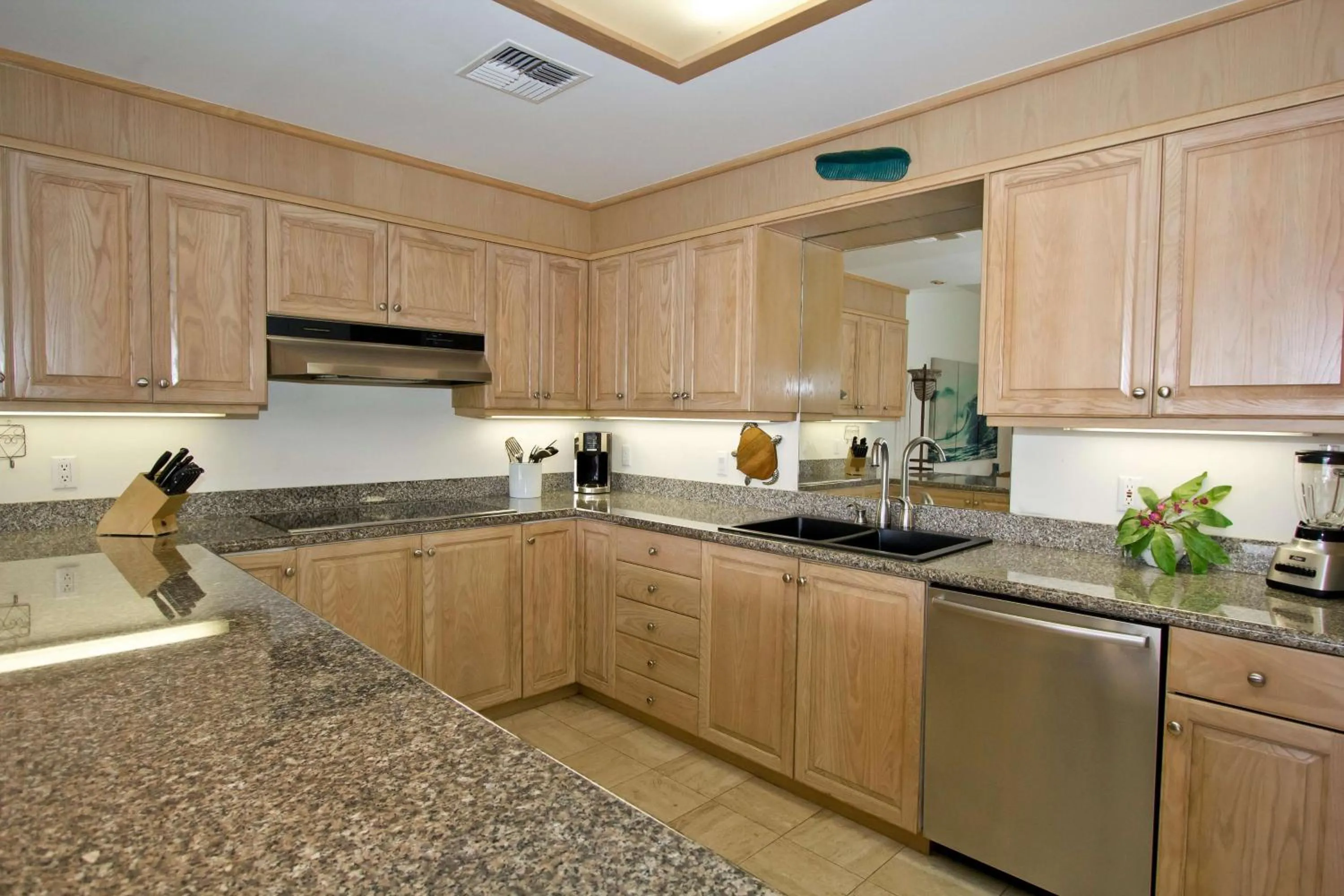 Photo of the whole room in Makena Surf- CoralTree Residence Collection