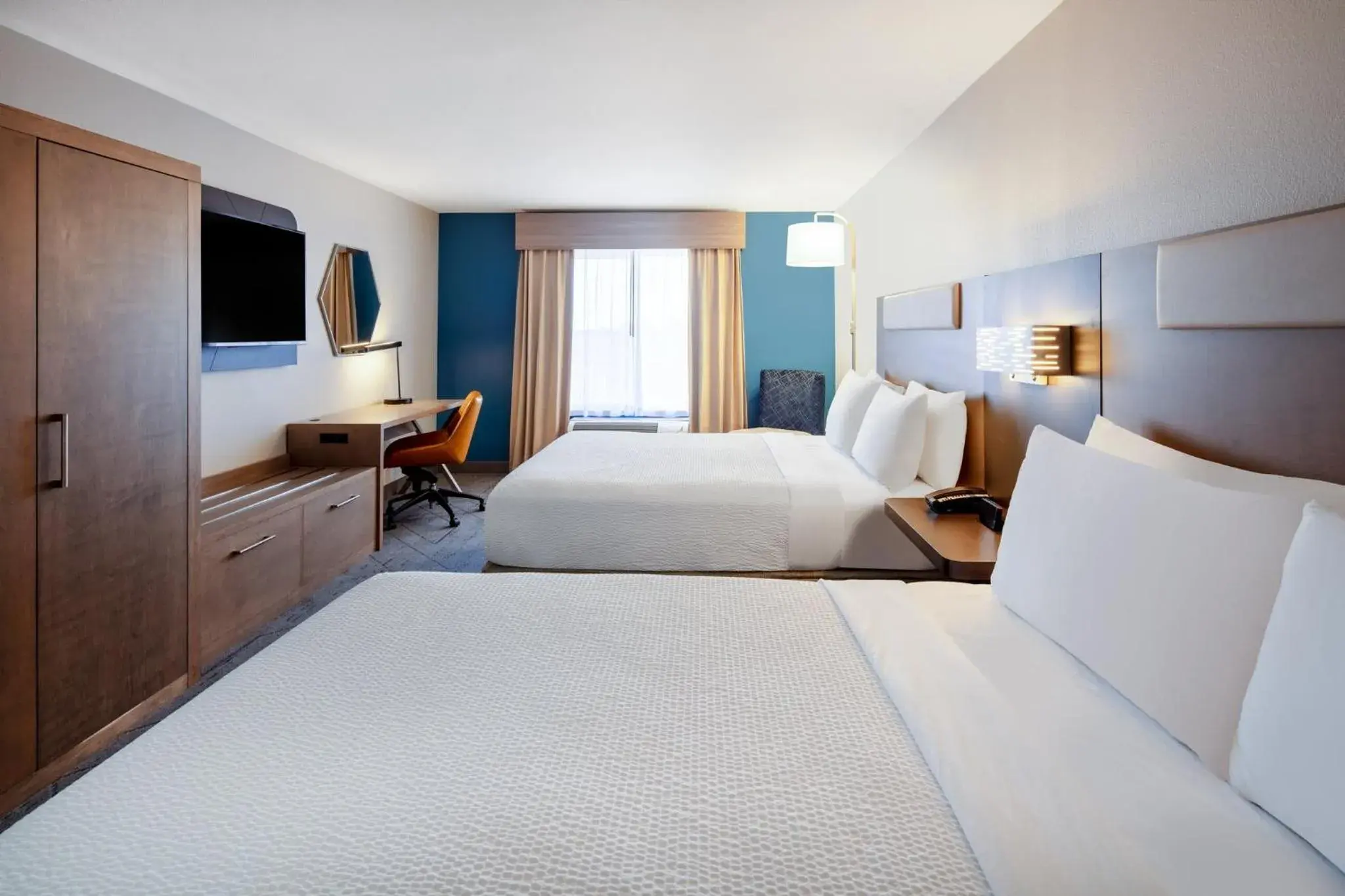 Standard Queen Room with Two Queen Beds and Shower - Mobility/Communications Accessible in Holiday Inn Express Turlock by IHG Standard Queen Room with Two Queen Beds and Shower - Mobility/Communications Accessible in Holiday Inn Express Turlock by IHG