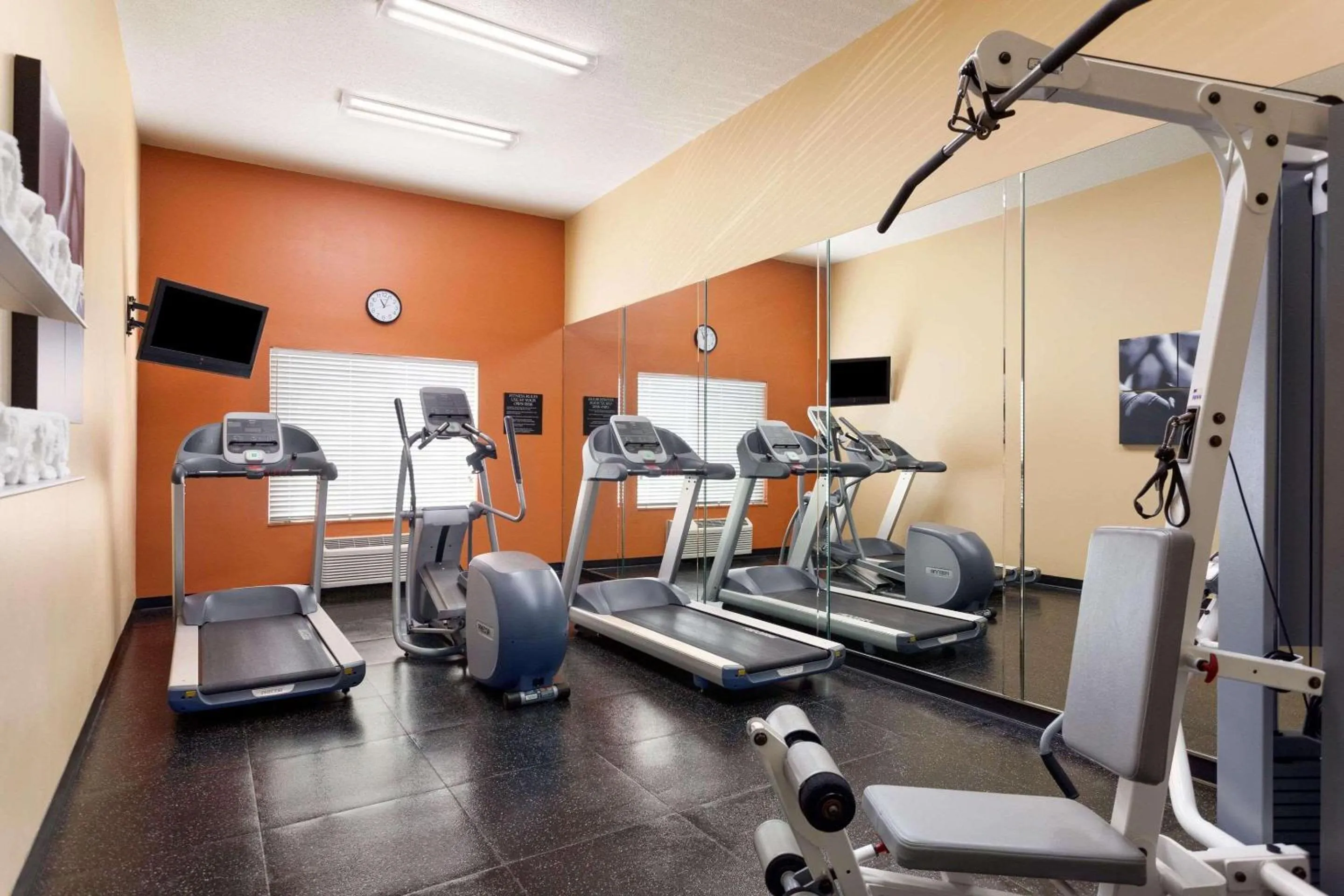 Fitness centre/facilities in Country Inn & Suites by Radisson, Bel Air-Aberdeen, MD