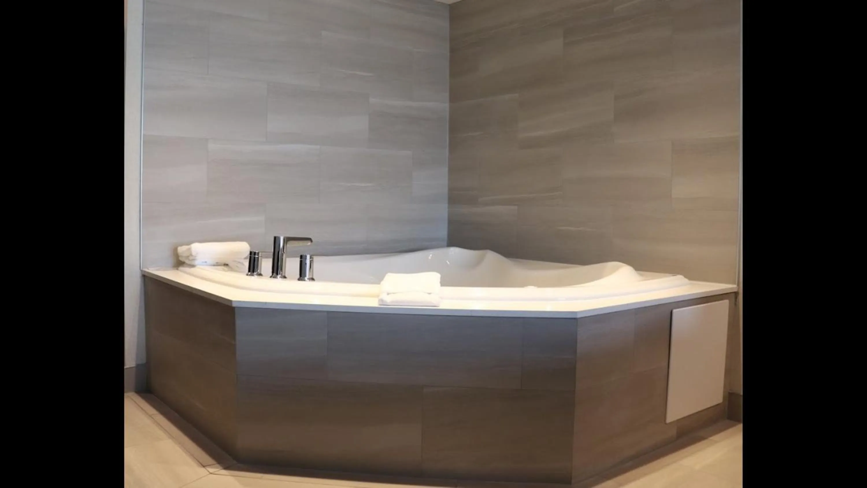 Photo of the whole room in Holiday Inn Express Brampton by IHG