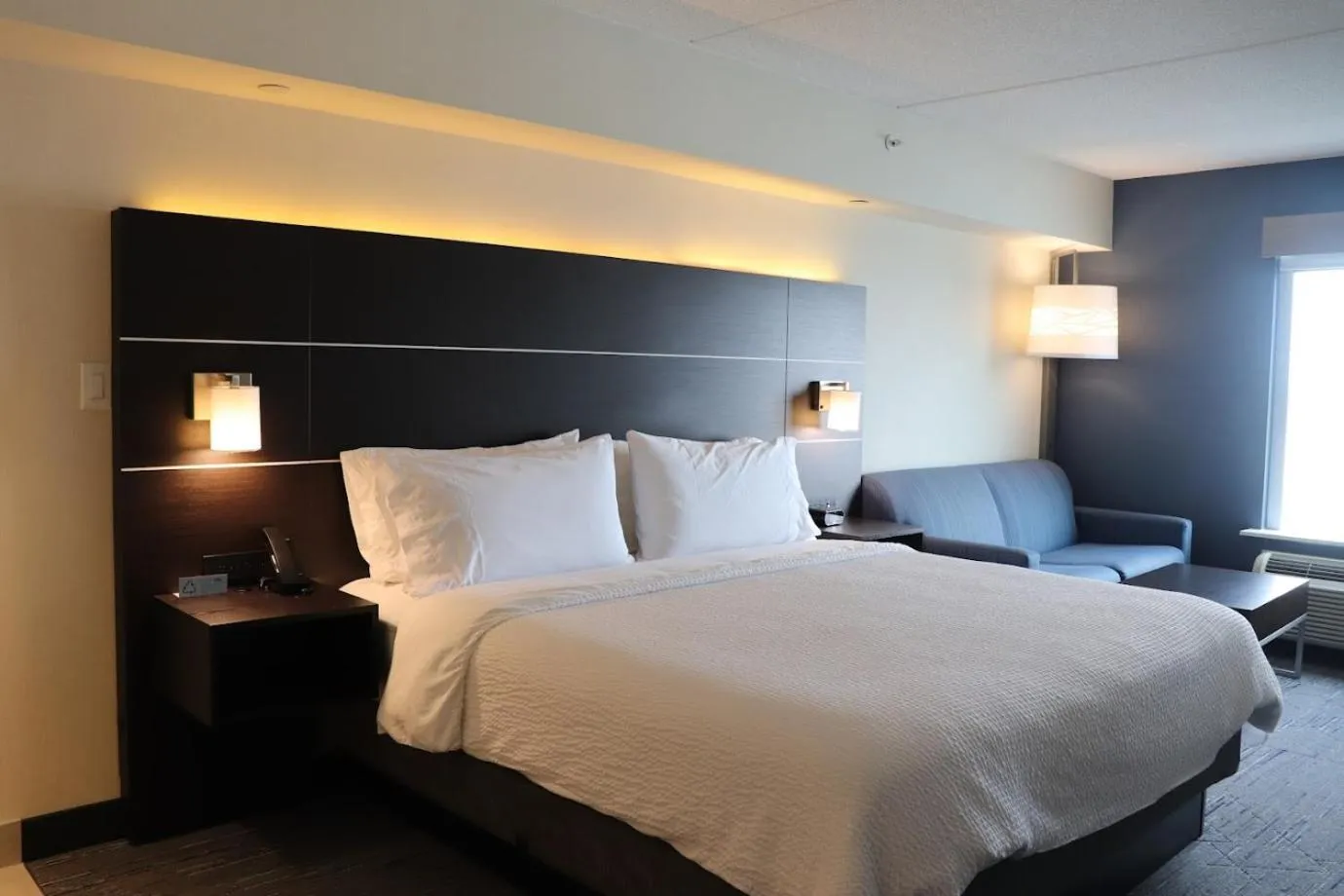 Bed in Holiday Inn Express Brampton by IHG