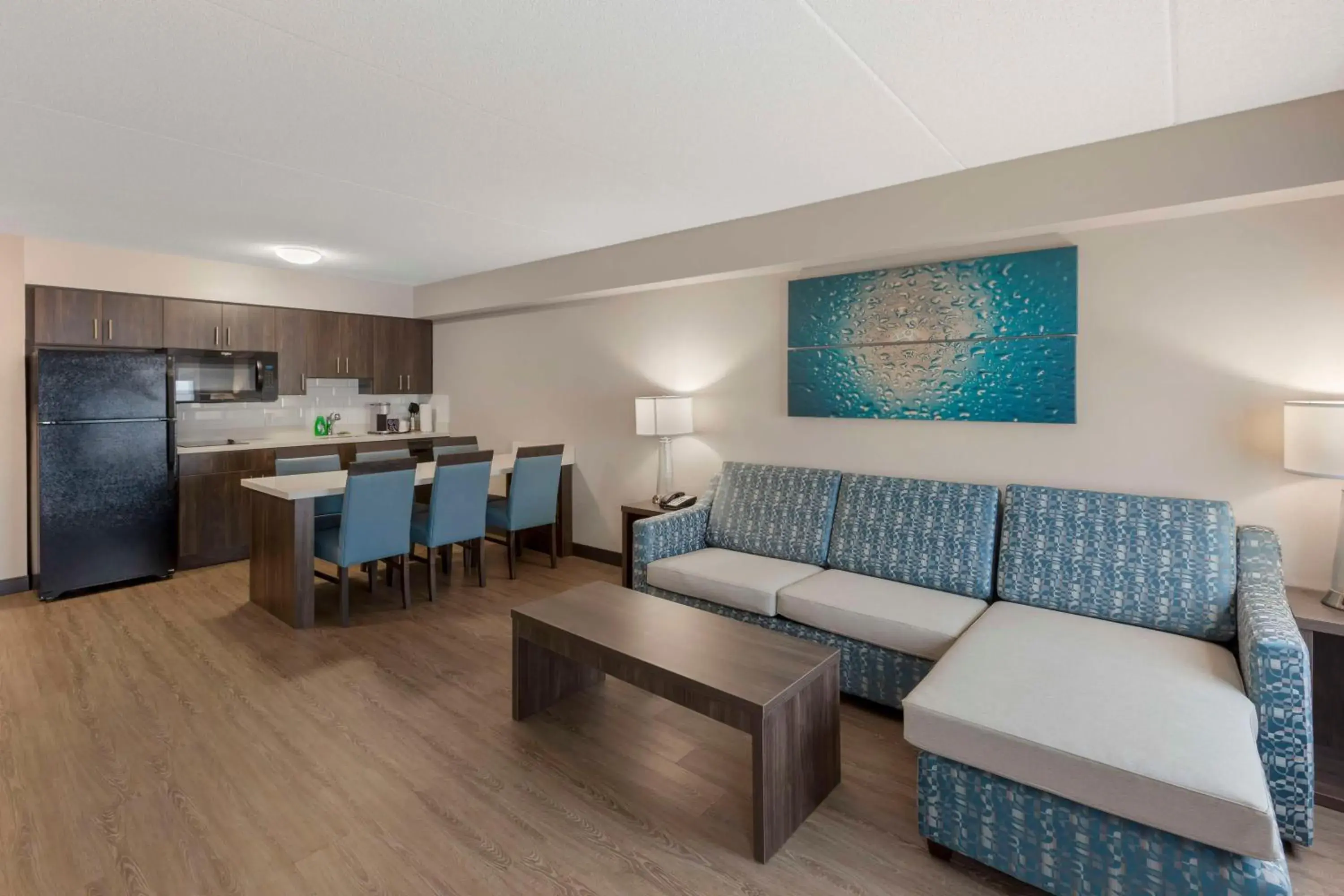 Large One-Bedroom King Suite in Executive Residency by Best Western Toronto-Mississauga Large One-Bedroom King Suite in Executive Residency by Best Western Toronto-Mississauga