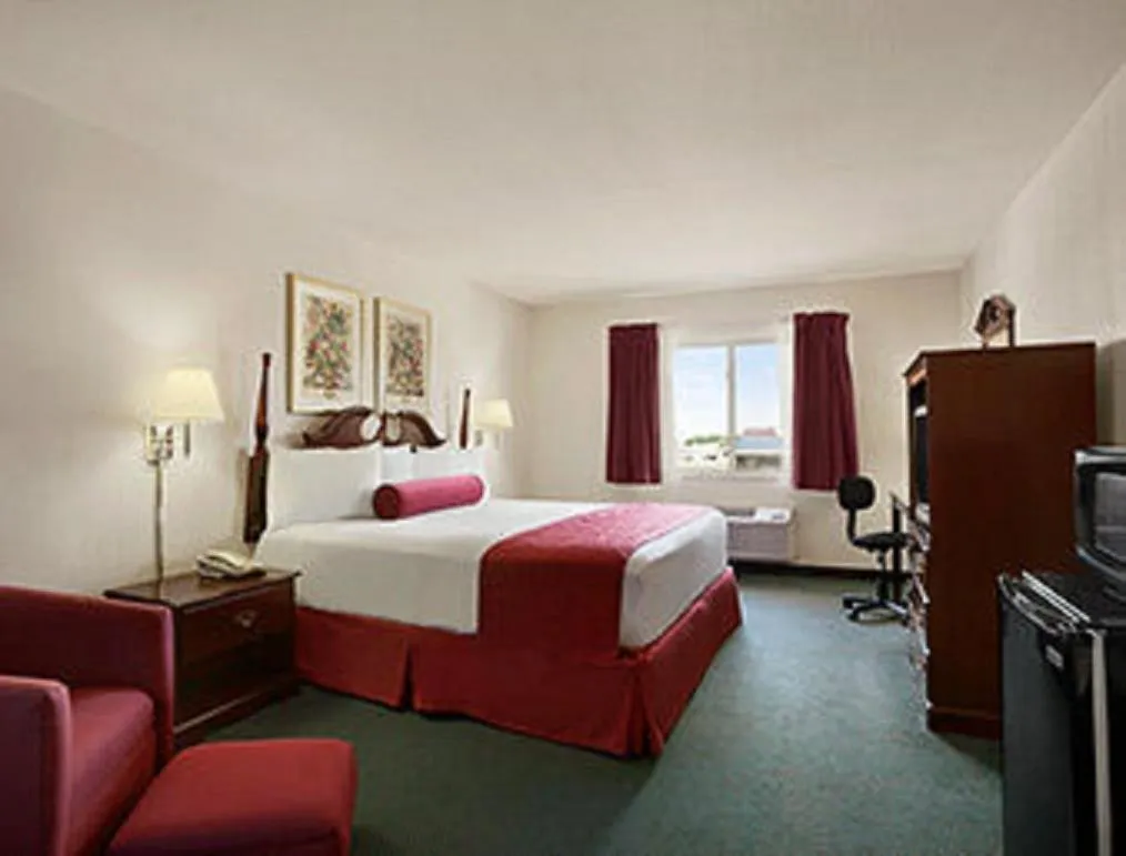 Photo of the whole room, Bed in Days Inn & Suites by Wyndham Romeoville