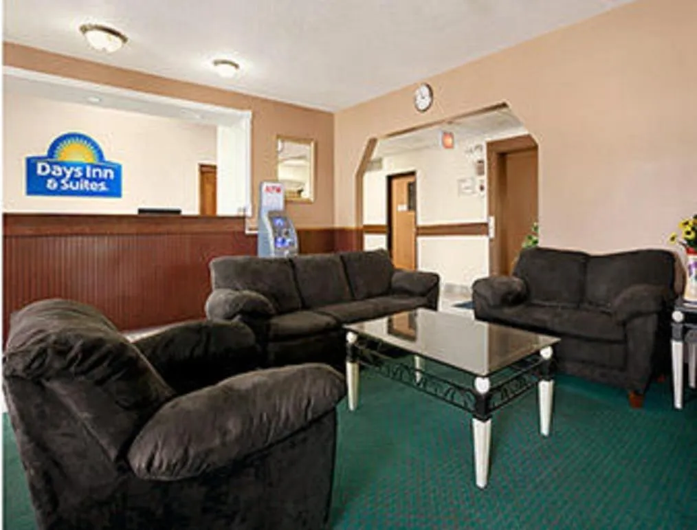 Lobby or reception in Days Inn & Suites by Wyndham Romeoville