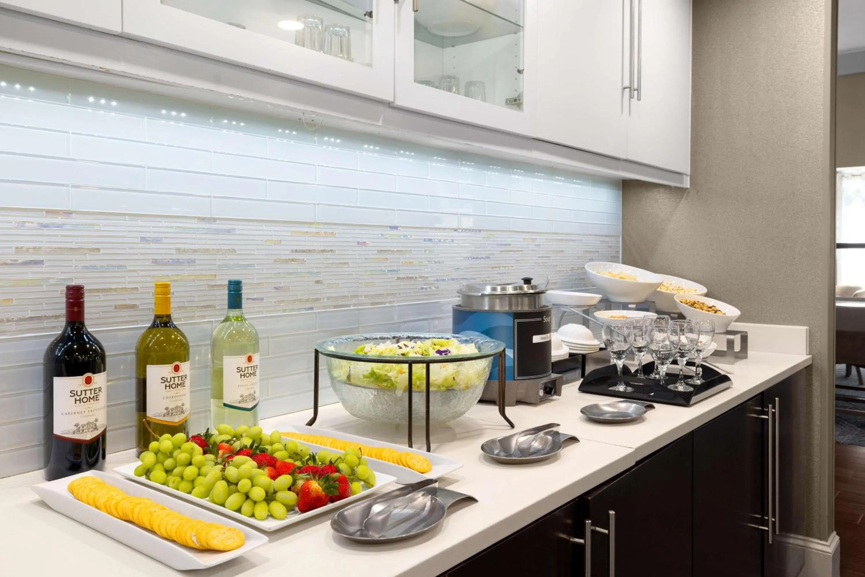 Dining area in Homewood Suites by Hilton Atlanta-Alpharetta